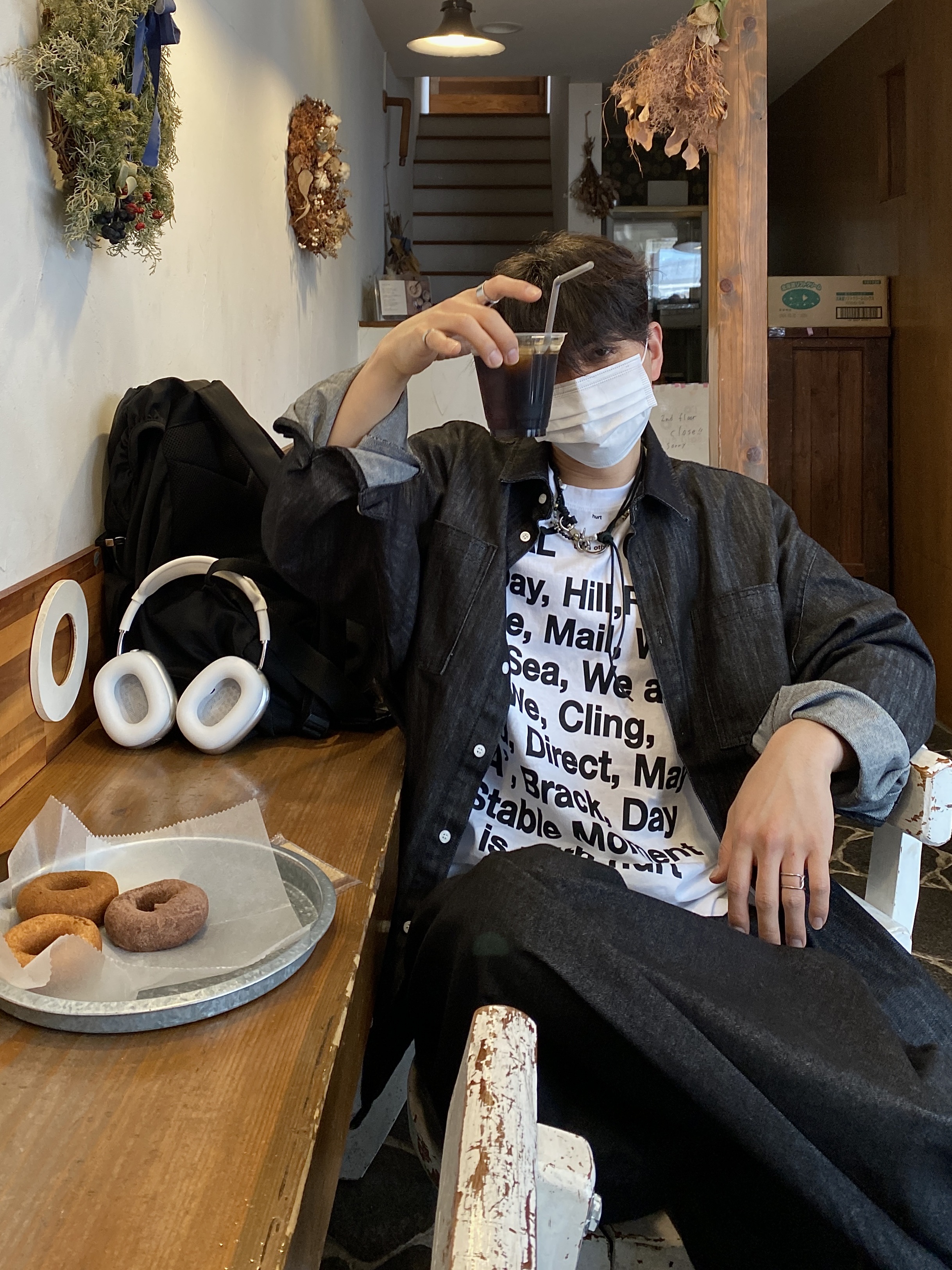 Maison Mihara Yasuhiro Baker OG Sole Canvas Low Cut Sneakers Black 착용 스타일 - 4