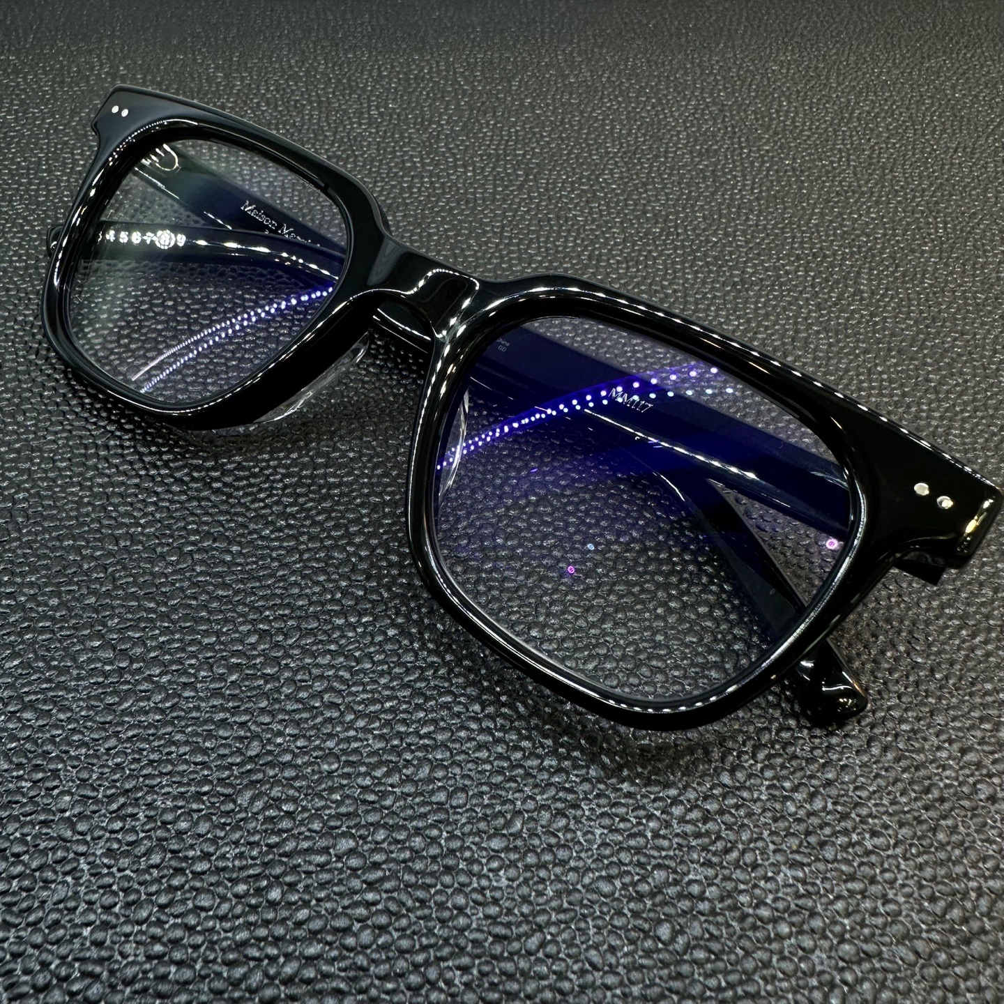 Gentle Monster x Maison Margiela MM117 Black Clear 착용 스타일 - 2