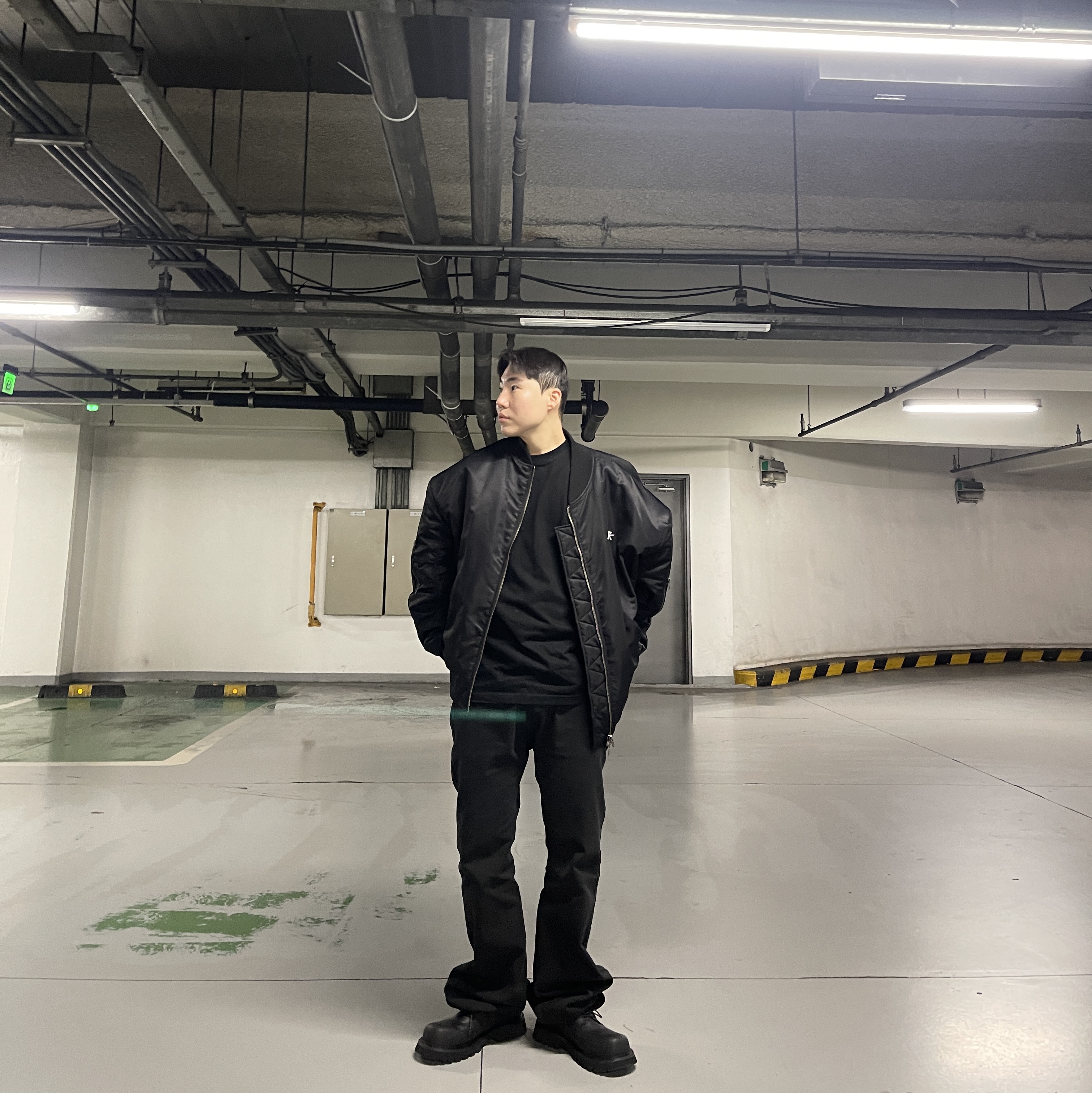 Nonnod Flared Pants Black 착용 스타일 - 3