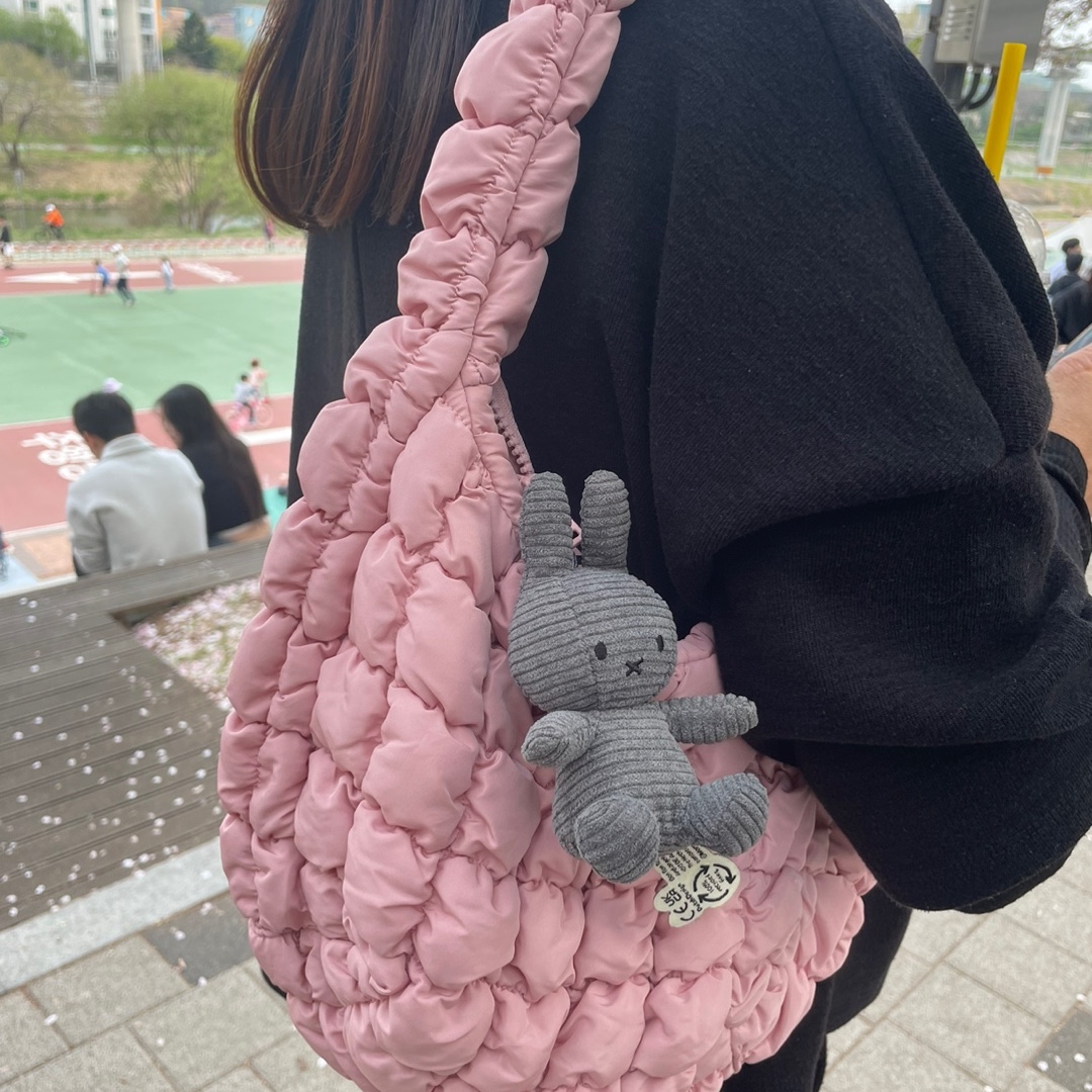Miffy x Bon Ton Toys Keychain Corduroy Grey, COS Quilted Mini Bag Pink 착용 스타일