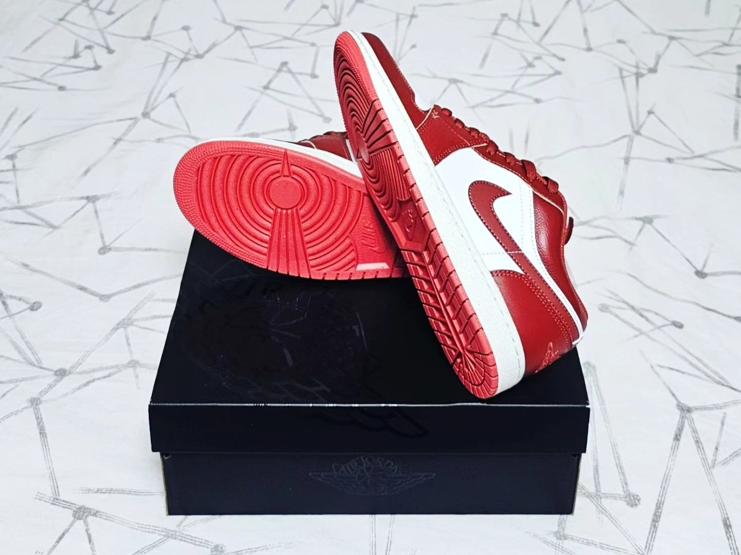 Jordan 1 Low SE Dune Red White 착용 스타일 - 4