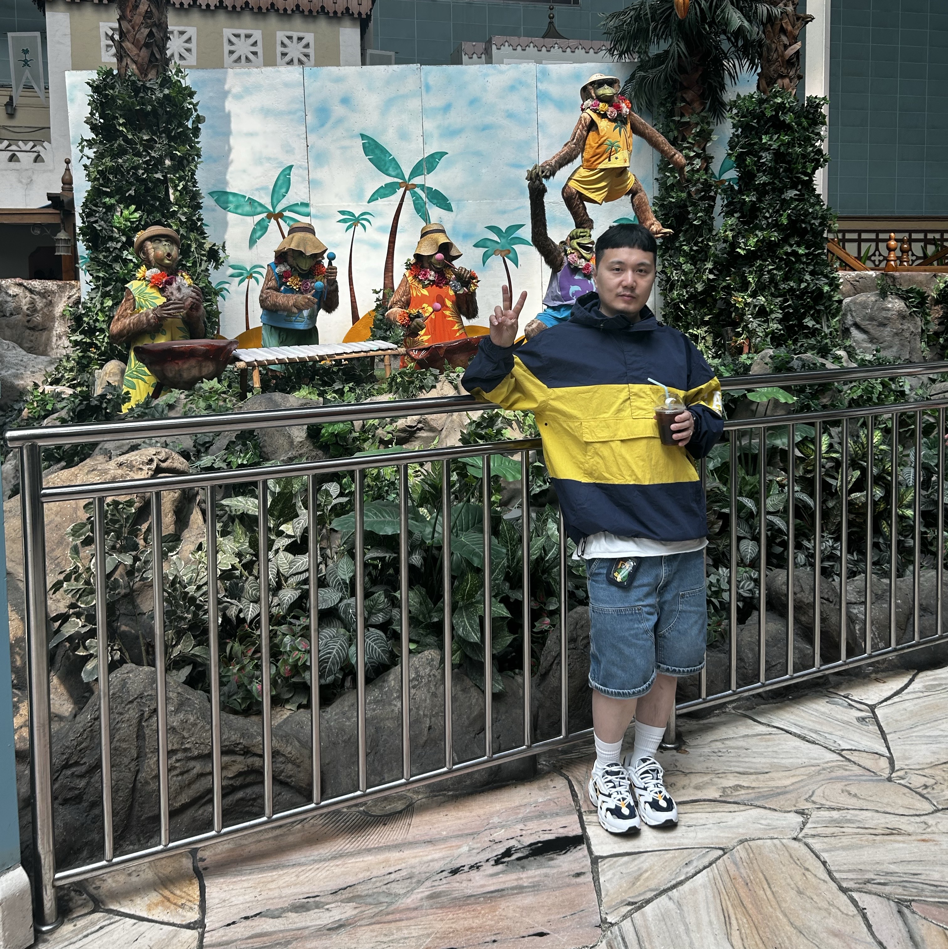 Palace x Gap Windbreaker Blue Yellow - 24SS, Nike Air Max 96 II Midnight Navy 착용 스타일 - 1