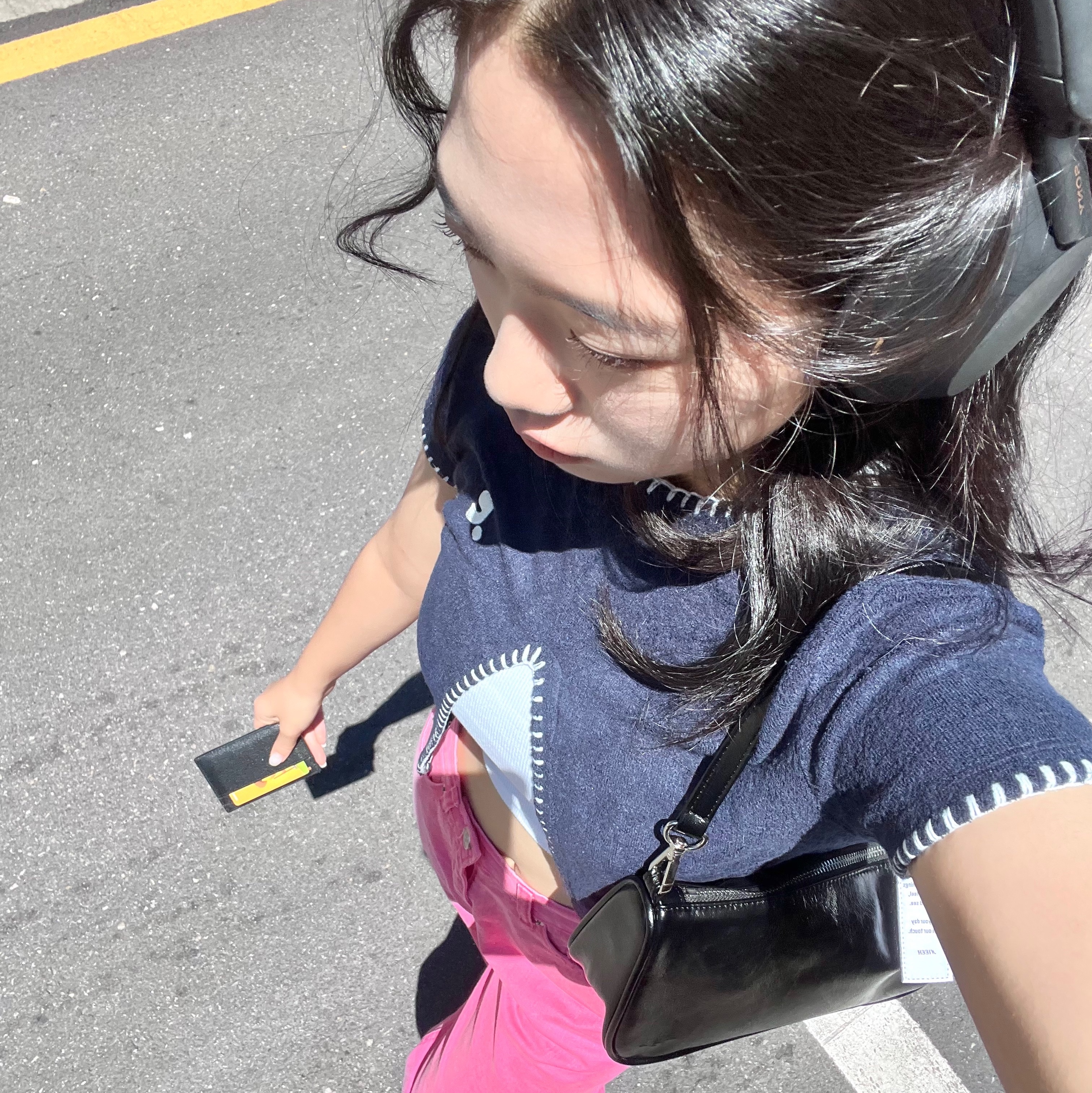 Nieeh Women Envelope Bag Dark Black, Sony WH-1000XM5 Black (Korean Ver.) 착용 스타일 - 2