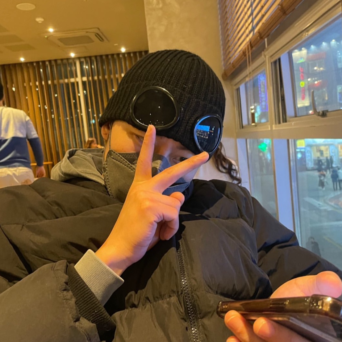 C.P. Company Cotton Goggle Beanie Black - 23SS, Louis Vuitton Zippy Wallet Monogram Fuchsia 착용 스타일 - 2