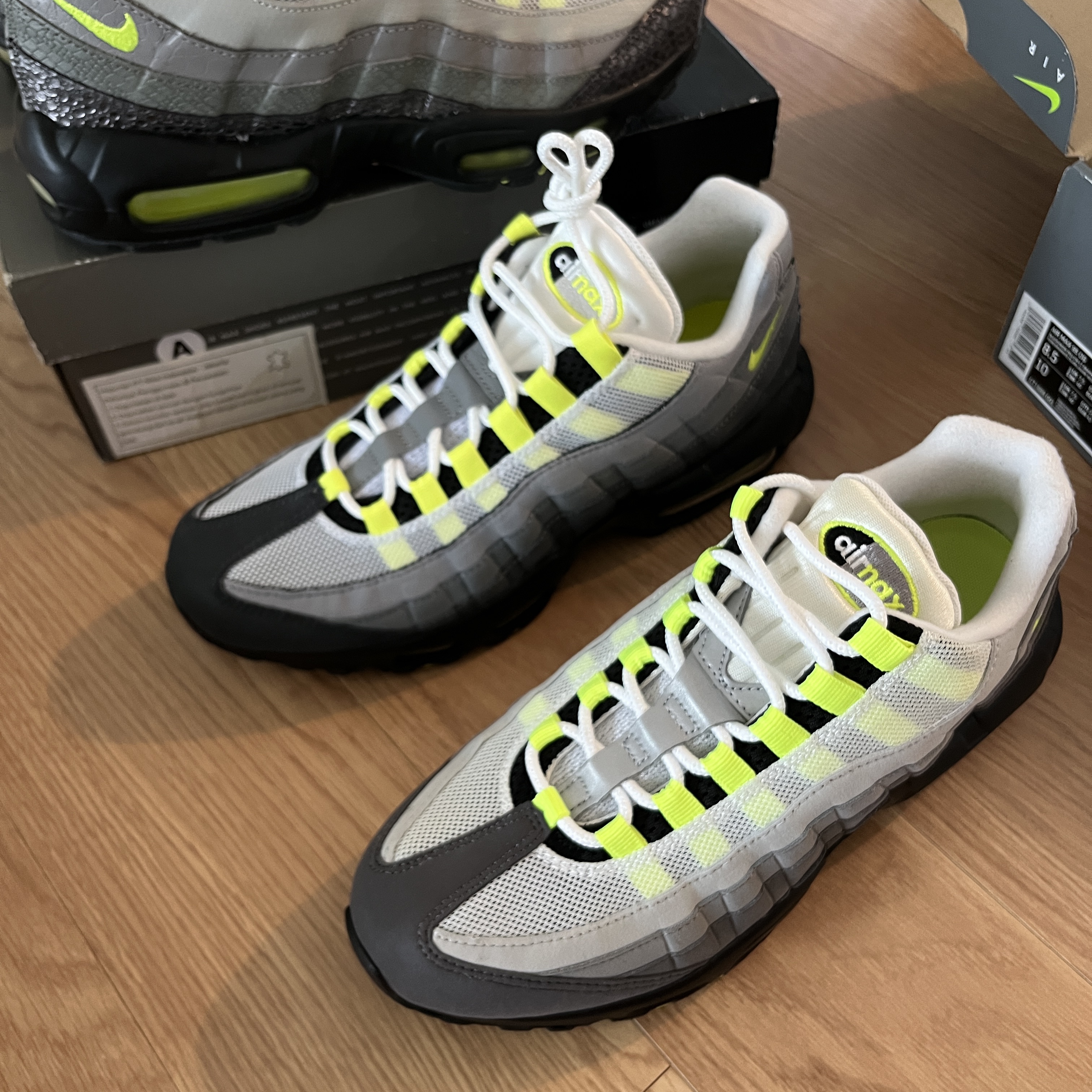 Nike Air Max 95 OG Premium Neon Safari, Nike Air Max 95 OG Neon Yellow 2020 착용 스타일 - 2