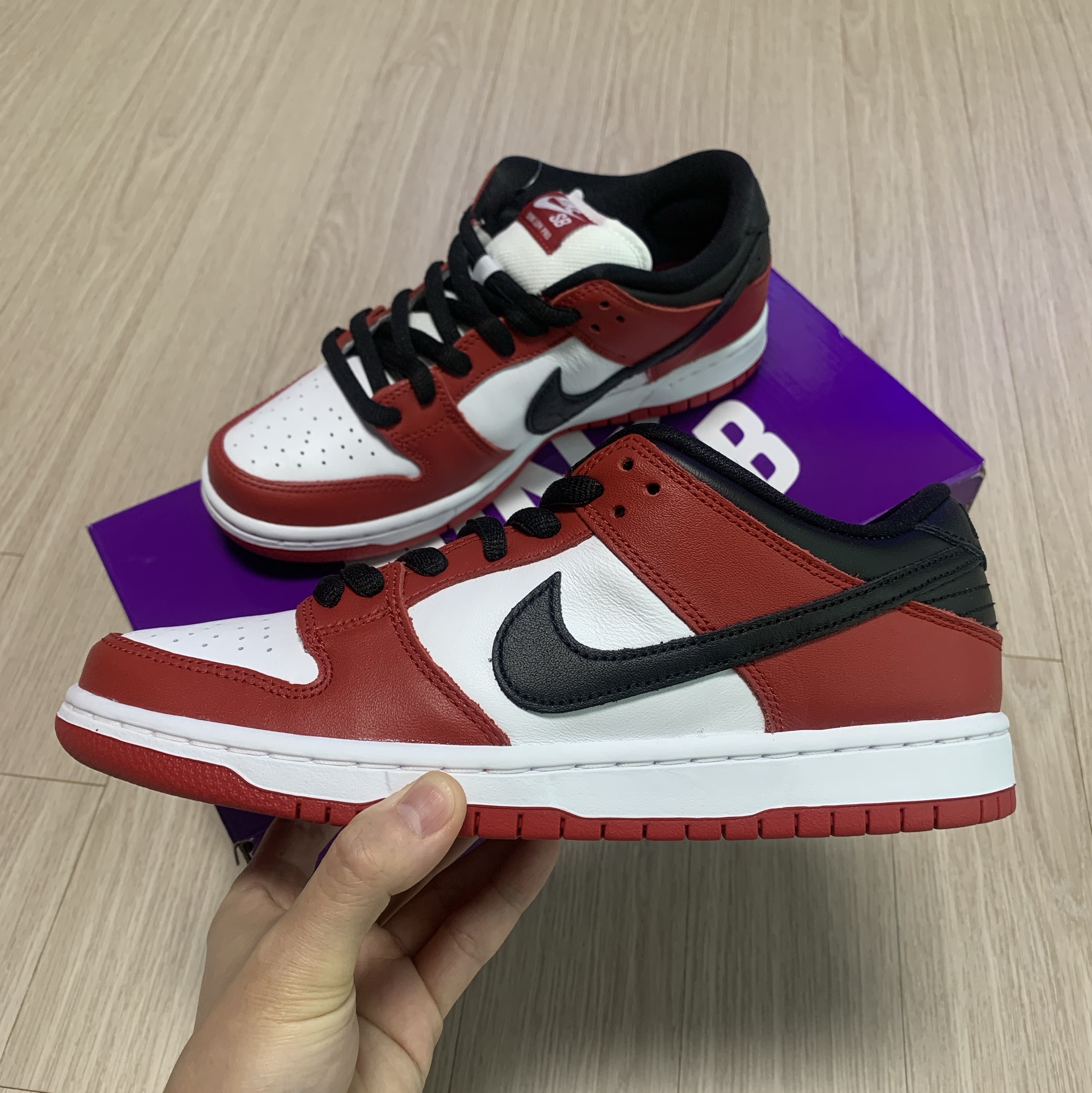 Nike SB Dunk Low Pro Chicago 착용 스타일 - 1
