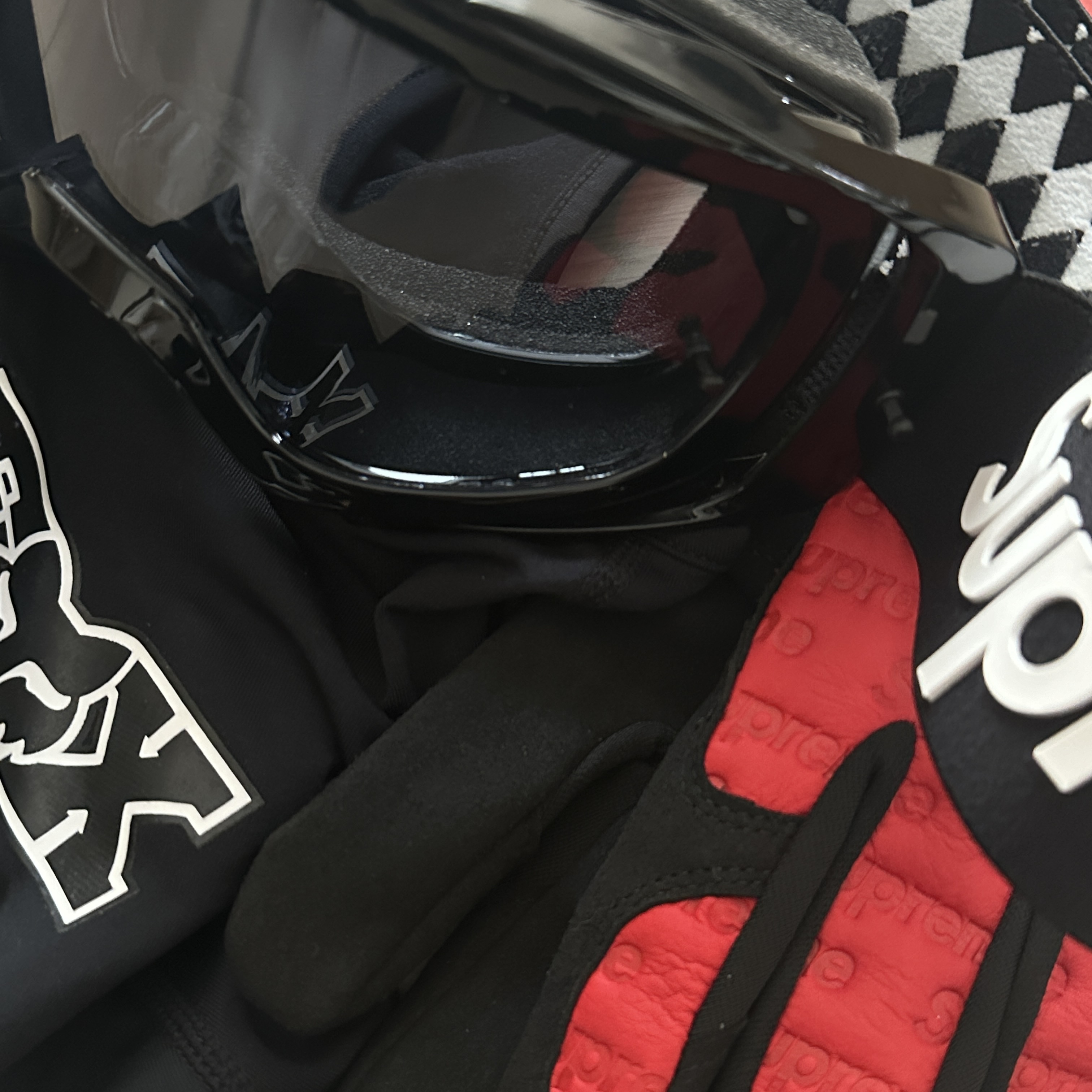 Supreme x Fox Racing Goggles Black - 23FW, Supreme x Fox Racing Lightweight Balaclava Black - 23FW 착용 스타일