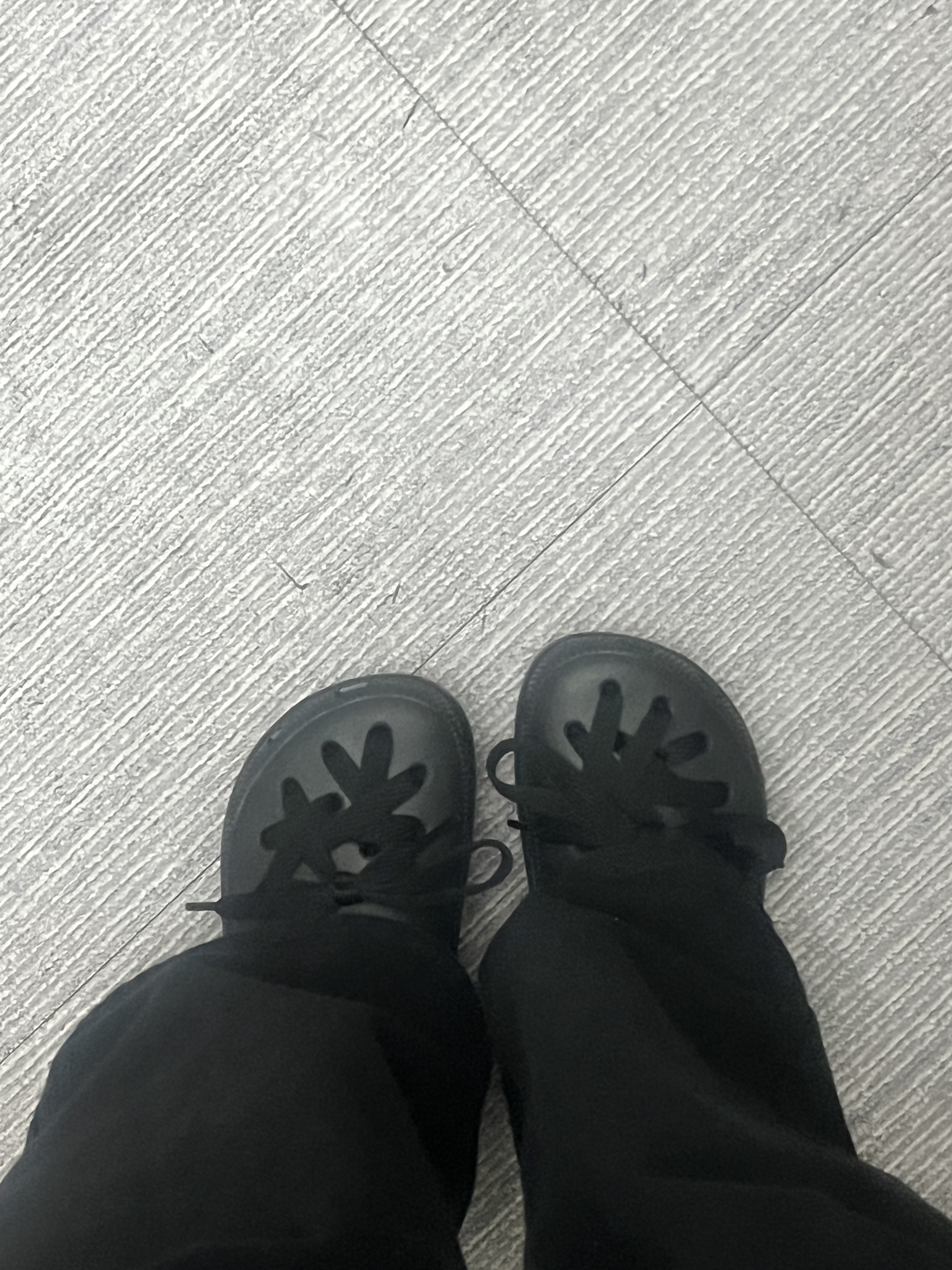(W) Crocs Classic Platform Clog Black 착용 스타일 - 2