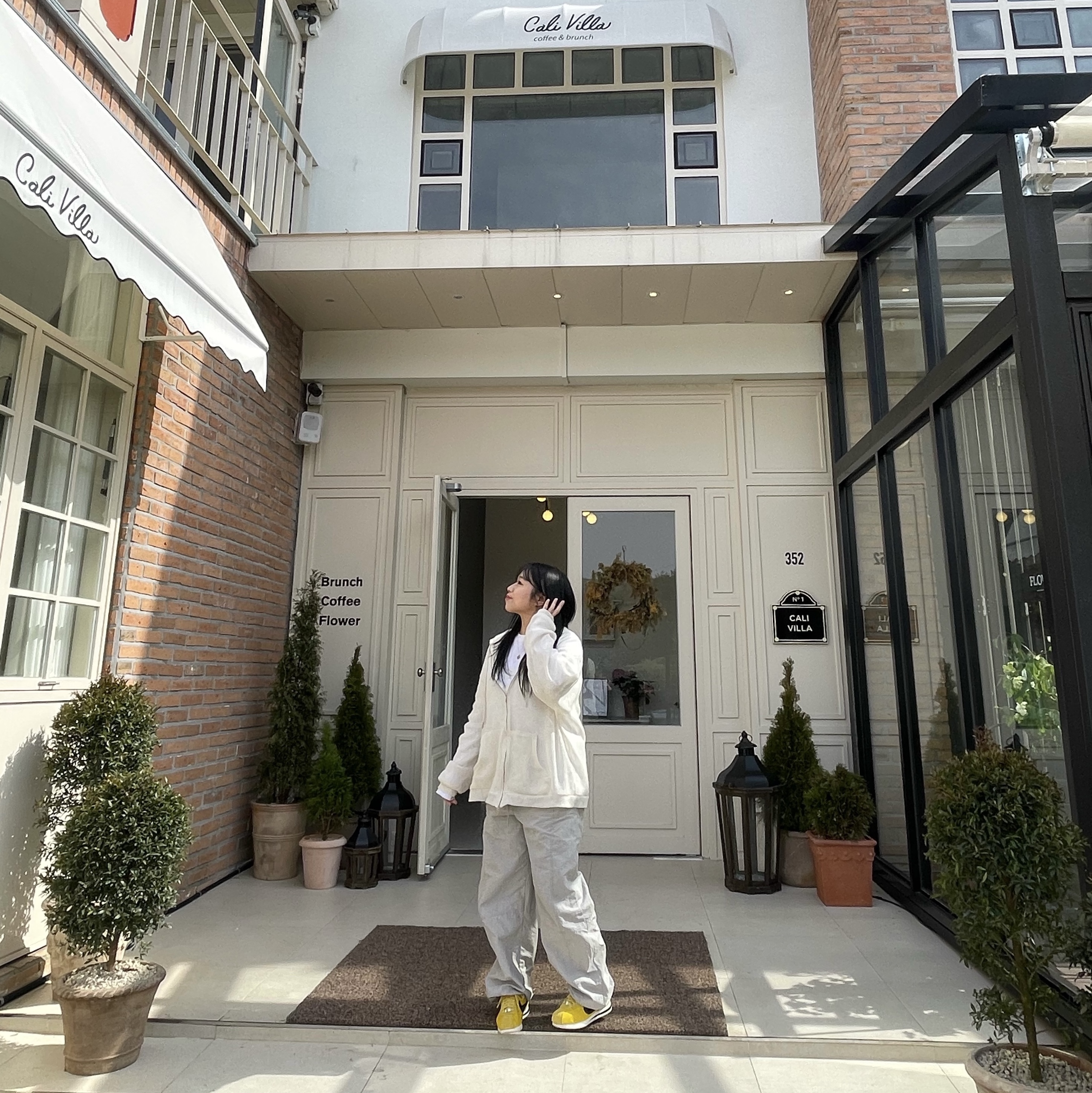 (W) Nike Cortez Vivid Sulfur 착용 스타일 - 2