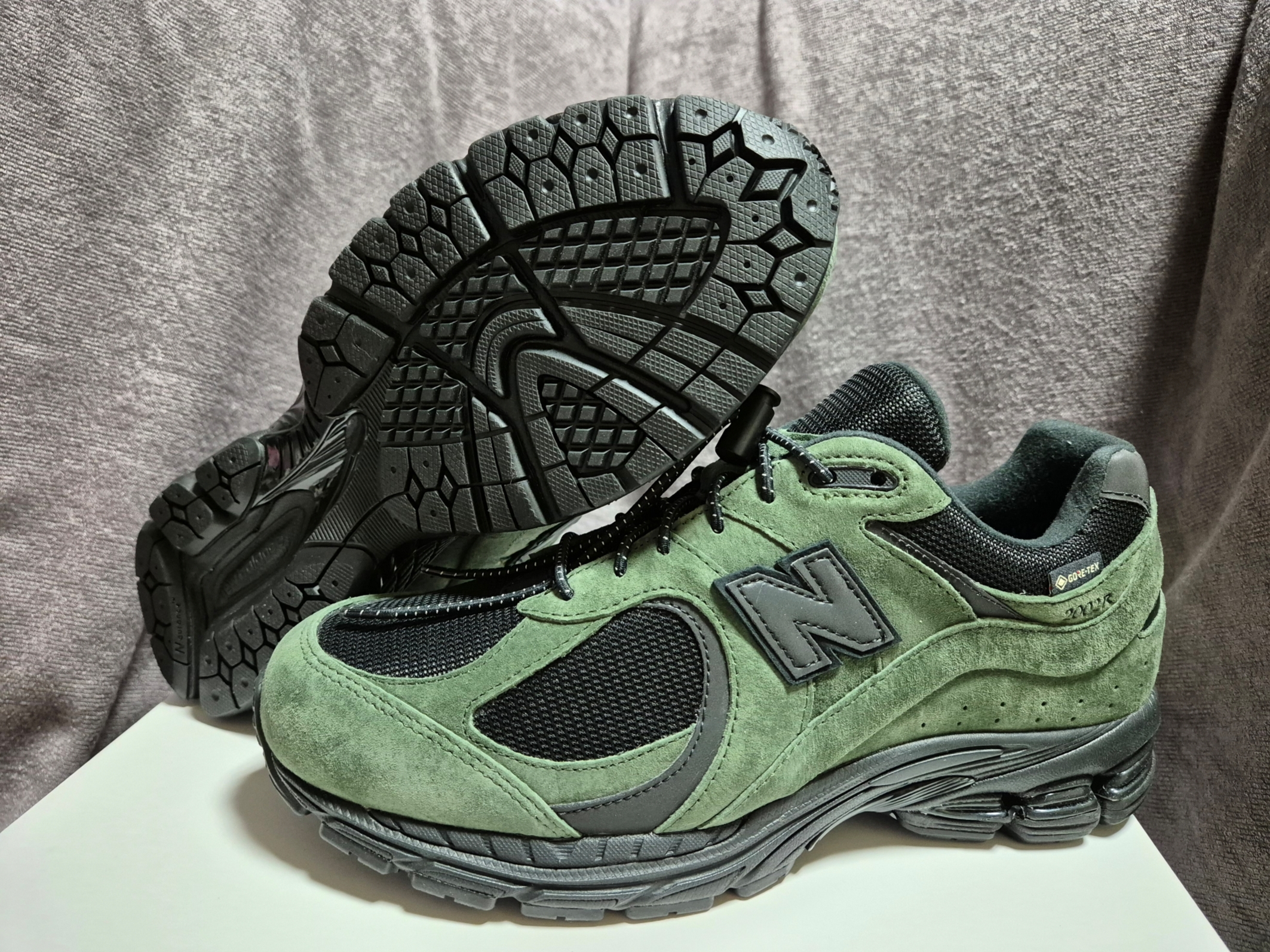 New Balance x JJJJound 2002R Gore-Tex Pine 착용 스타일 - 2