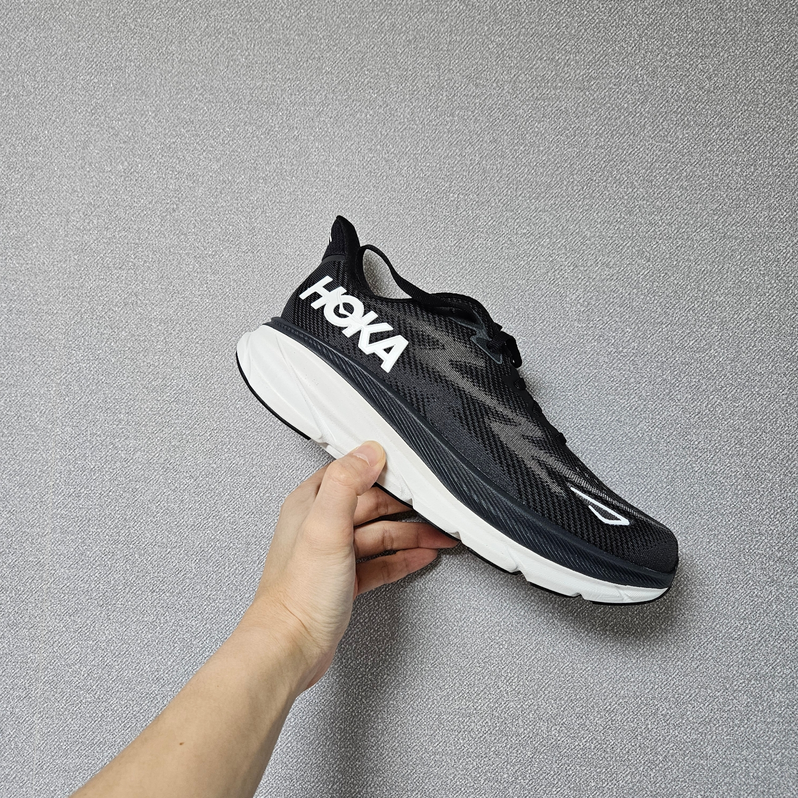 Hoka Clifton 9 Wide Black - 24SS 착용 스타일 - 3