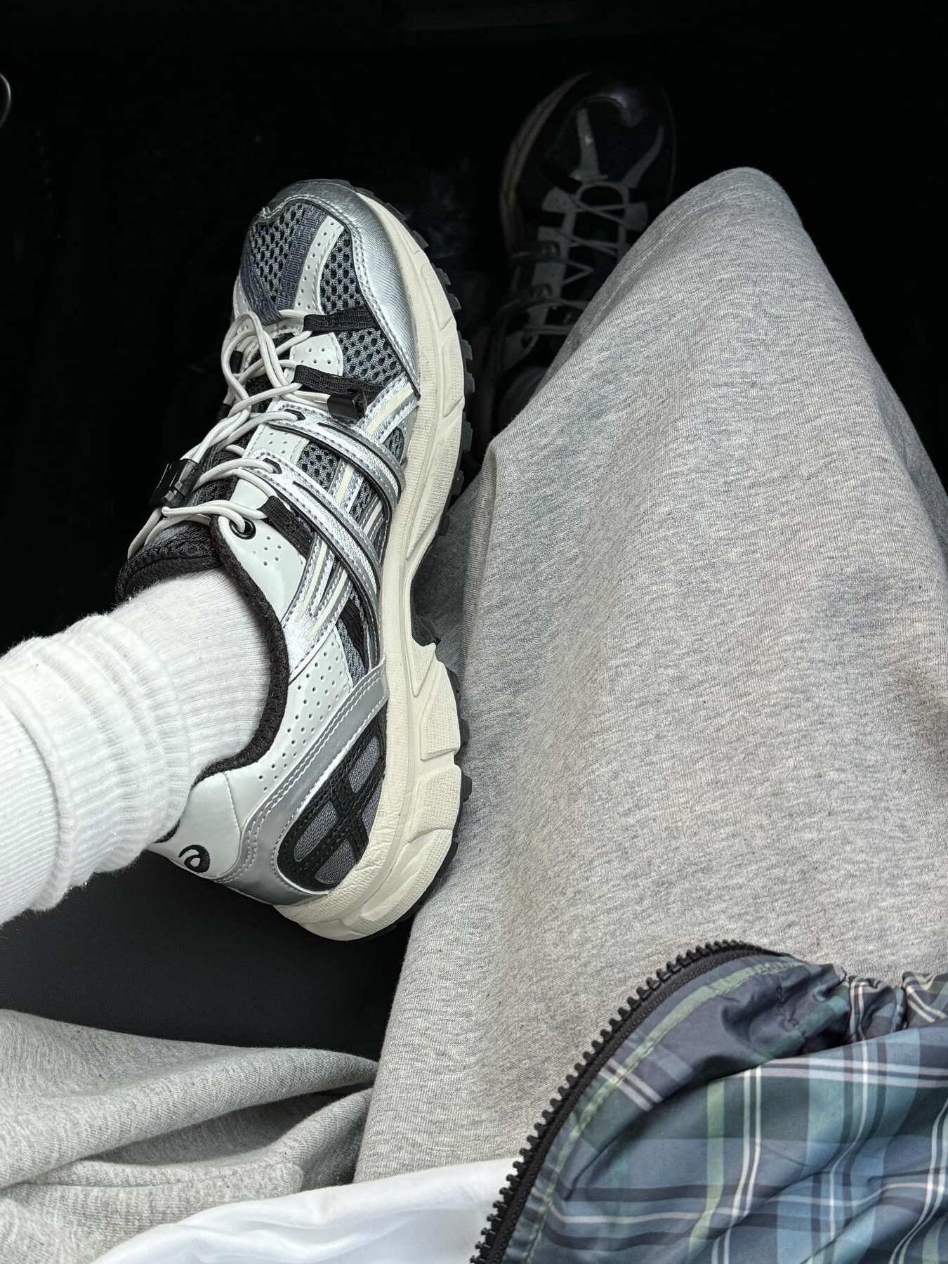 Asics Unlimited Gel-Sonoma 15-50 Steel Grey Pure Silver 착용 스타일