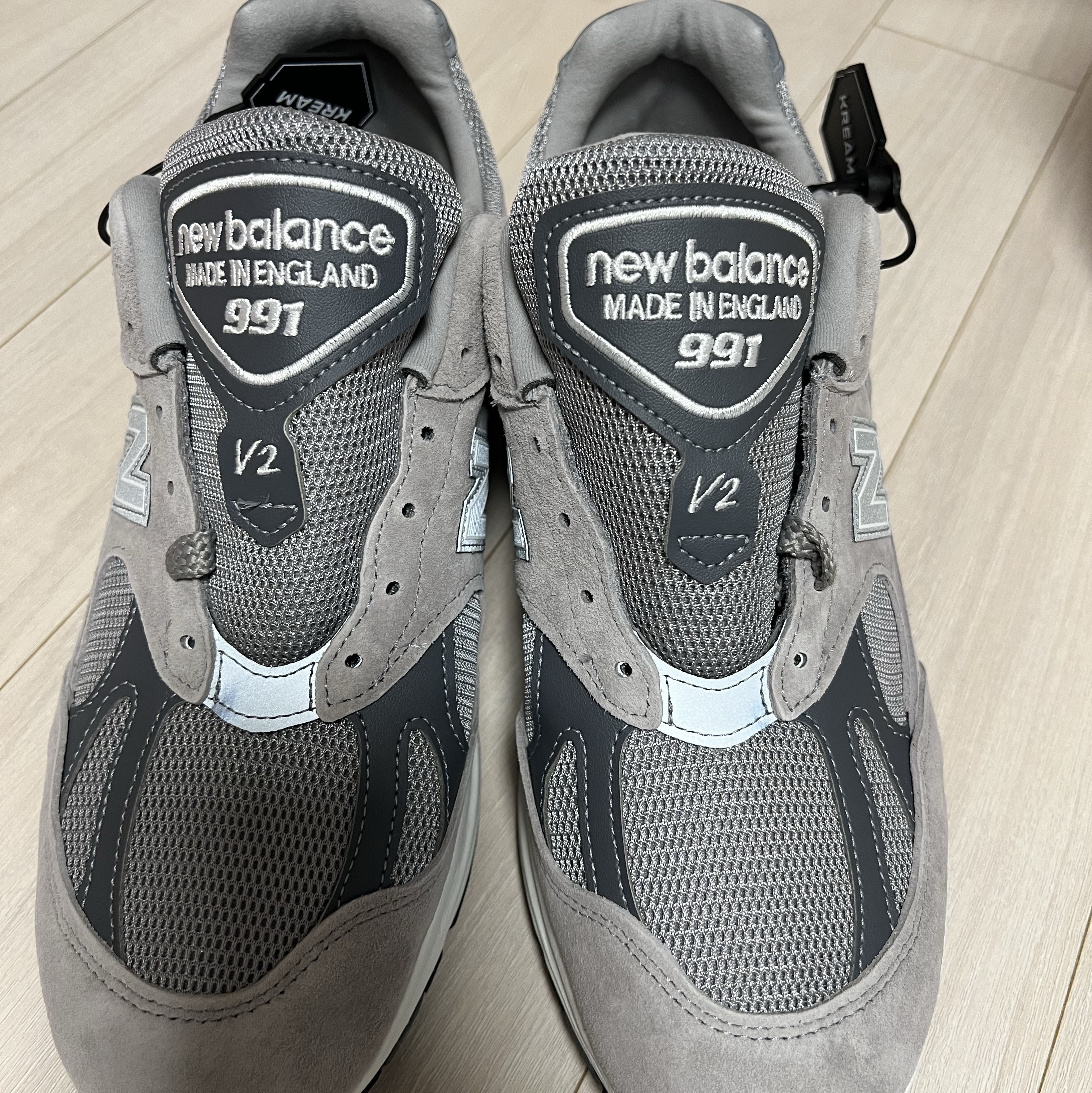 New Balance 991v2 Made in UK Rock Ridge Alloy Silver 착용 스타일