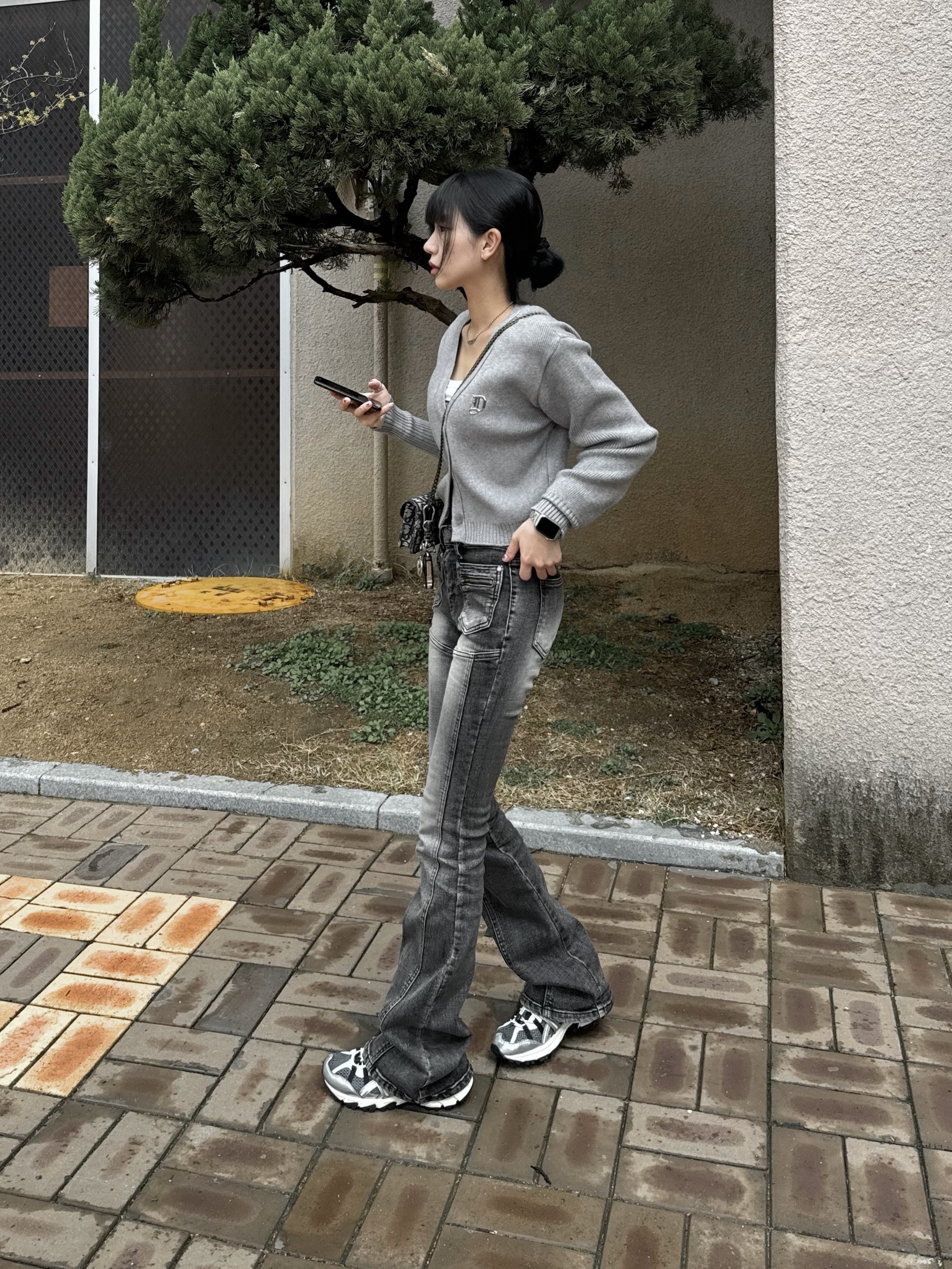 Dior Saddle Belt Pouch Blue Dior Oblique Jacquard, Asics Unlimited Gel-Sonoma 15-50 Steel Grey Pure Silver 착용 스타일