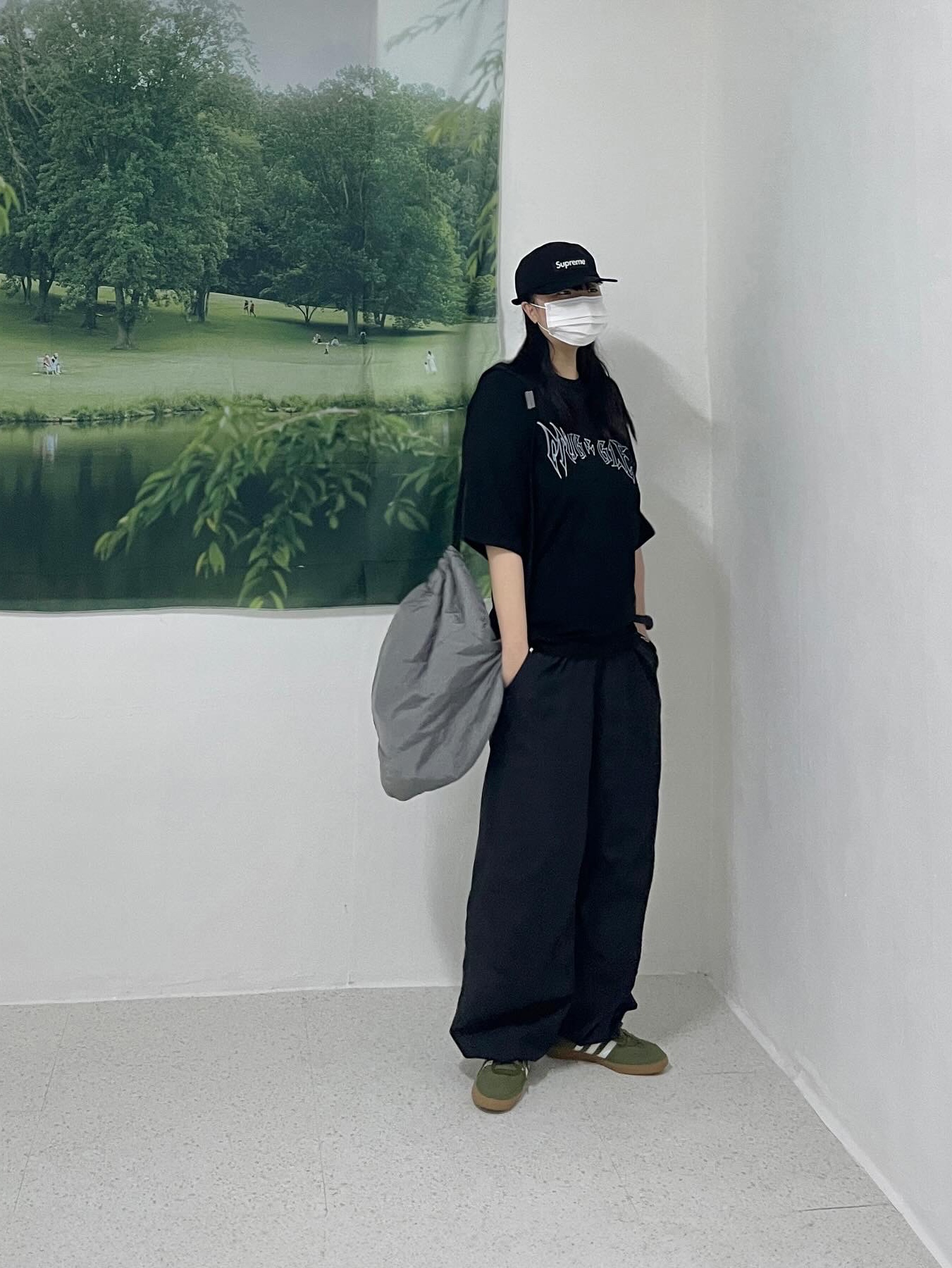 Supreme Washed Chino Twill Camp Cap Black, Adidas Samba OG Focus Olive Wonder White 착용 스타일 - 1
