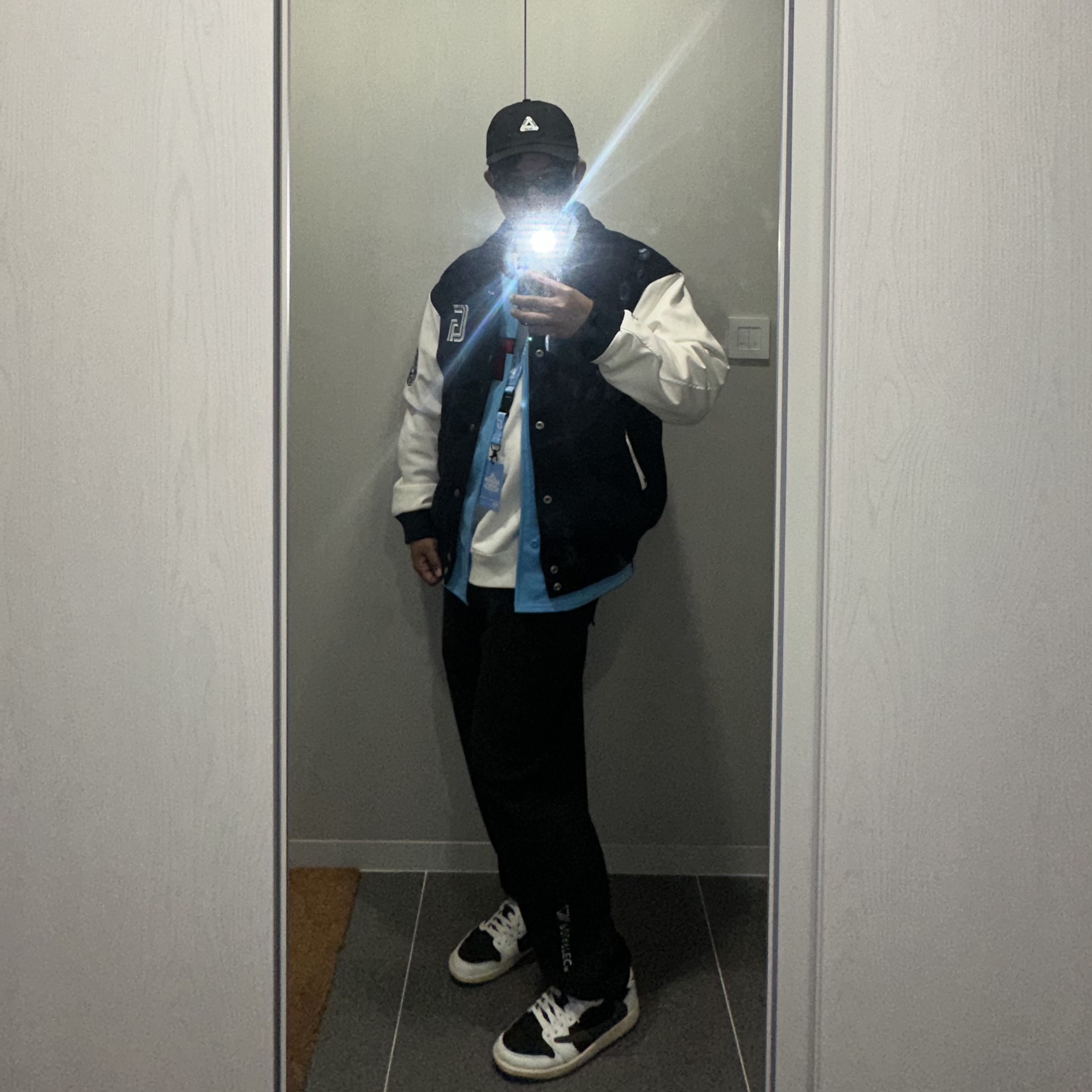 Palace Tri-Ferg Desert 6-Panel Black - 24SS, (W) Jordan 1 x Travis Scott Retro Low OG SP Medium Olive 착용 스타일