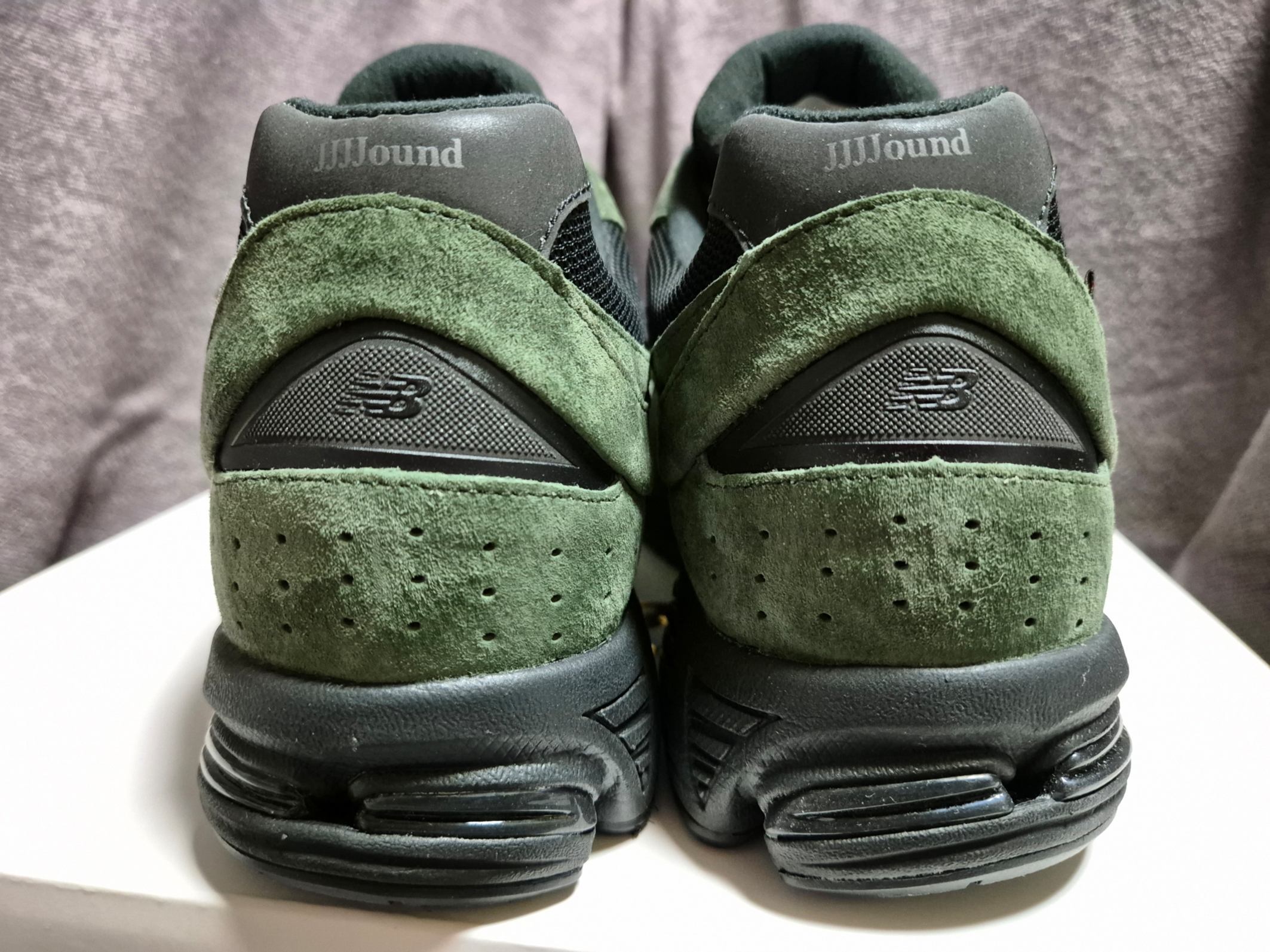 New Balance x JJJJound 2002R Gore-Tex Pine 착용 스타일 - 3