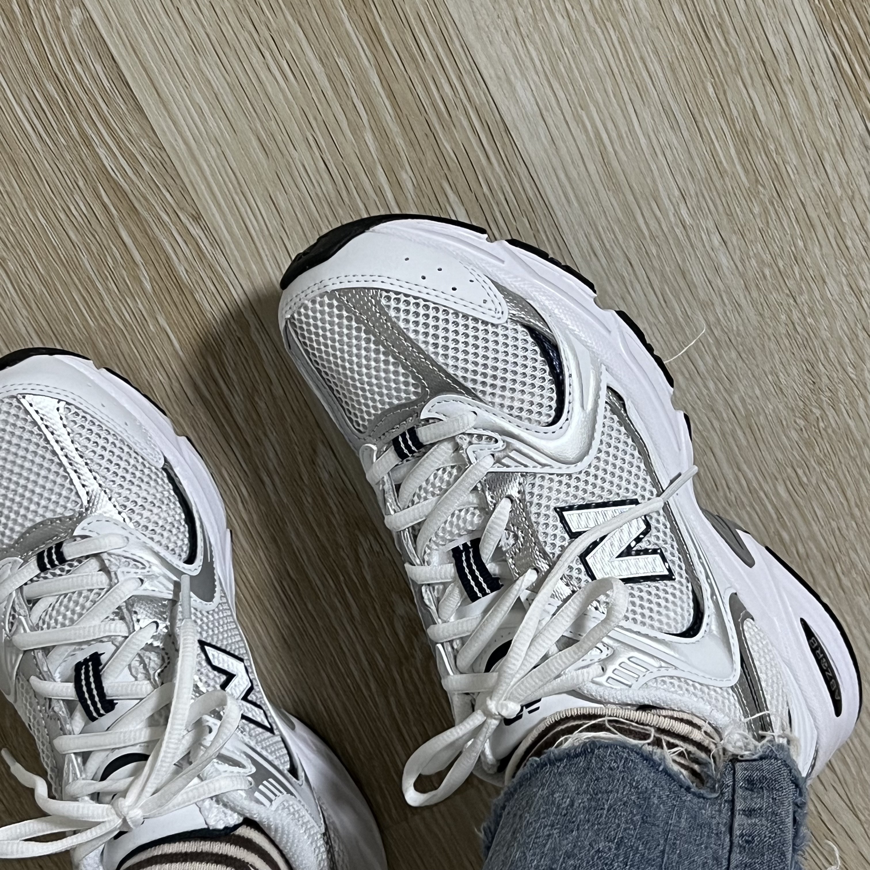 New Balance 530 White 착용 스타일 - 2