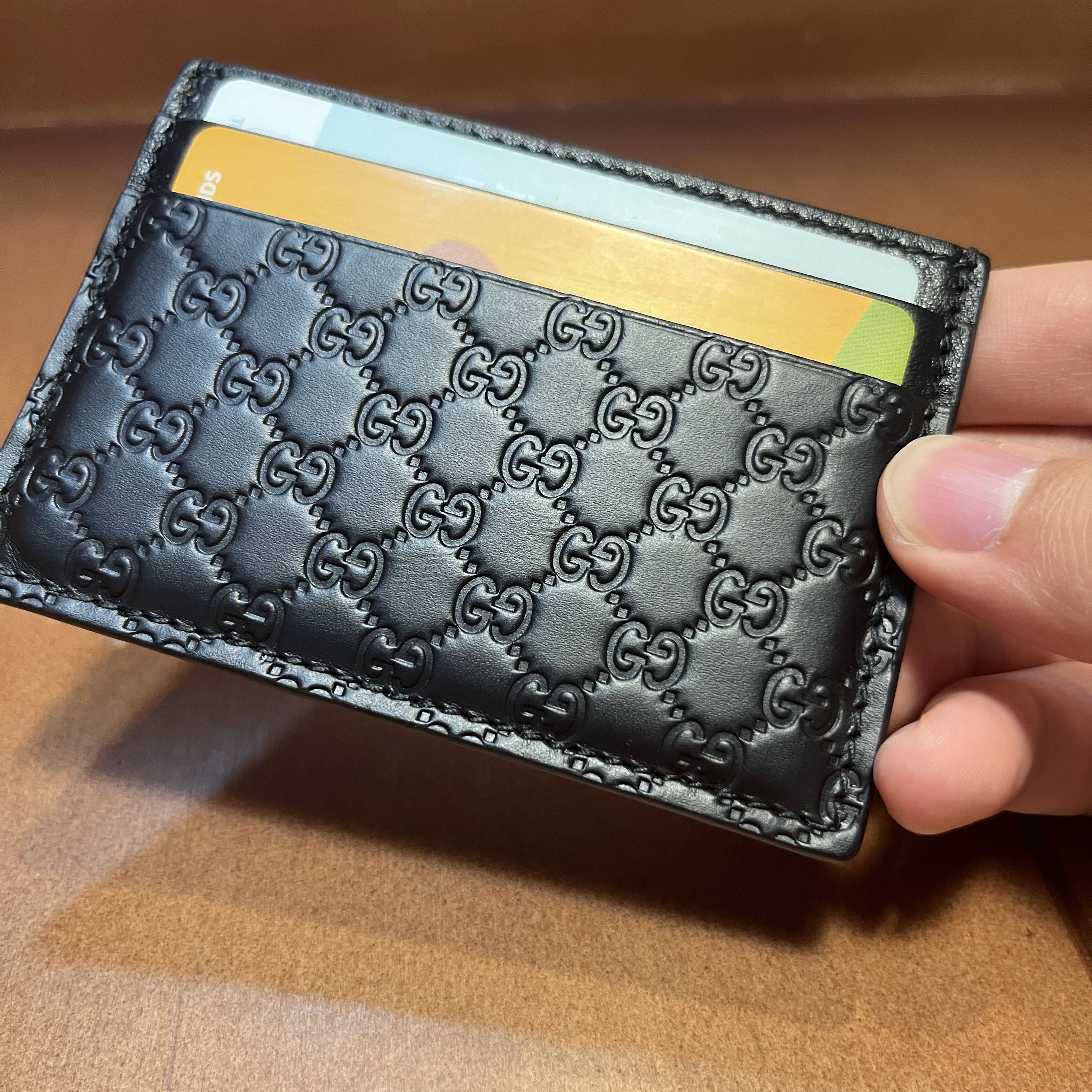 Gucci Micro GG Ssima Card Case Black 착용 스타일 - 2