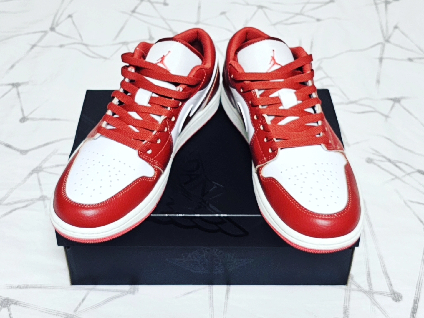 Jordan 1 Low SE Dune Red White 착용 스타일 - 3