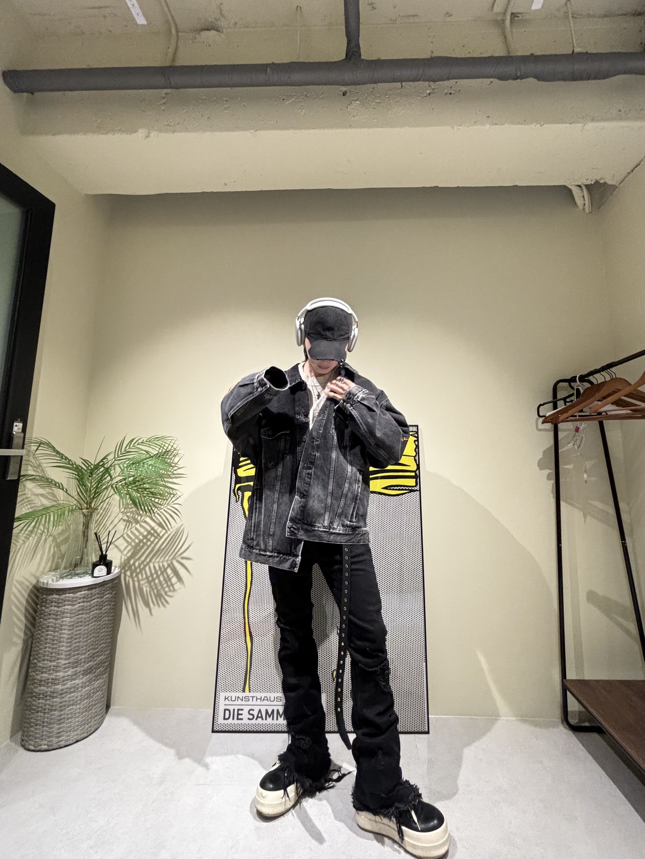Project G/R BDSM Belt Black, Balenciaga Heavy Piercing Cap Faded Black 착용 스타일 - 2