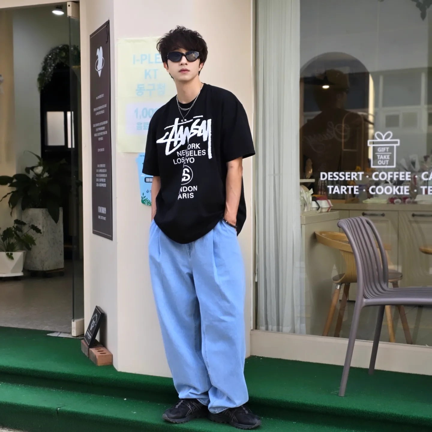 Stussy World Tour T-Shirt Black 2023, Stussy World Tour T-Shirt Black 착용 스타일 - 2