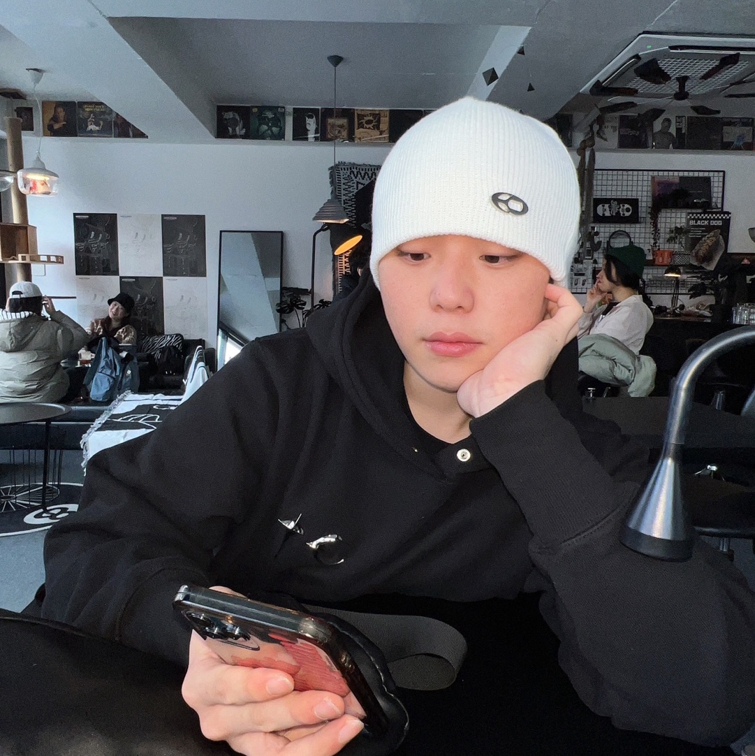Thug Club Armor Hoodie Black 착용 스타일