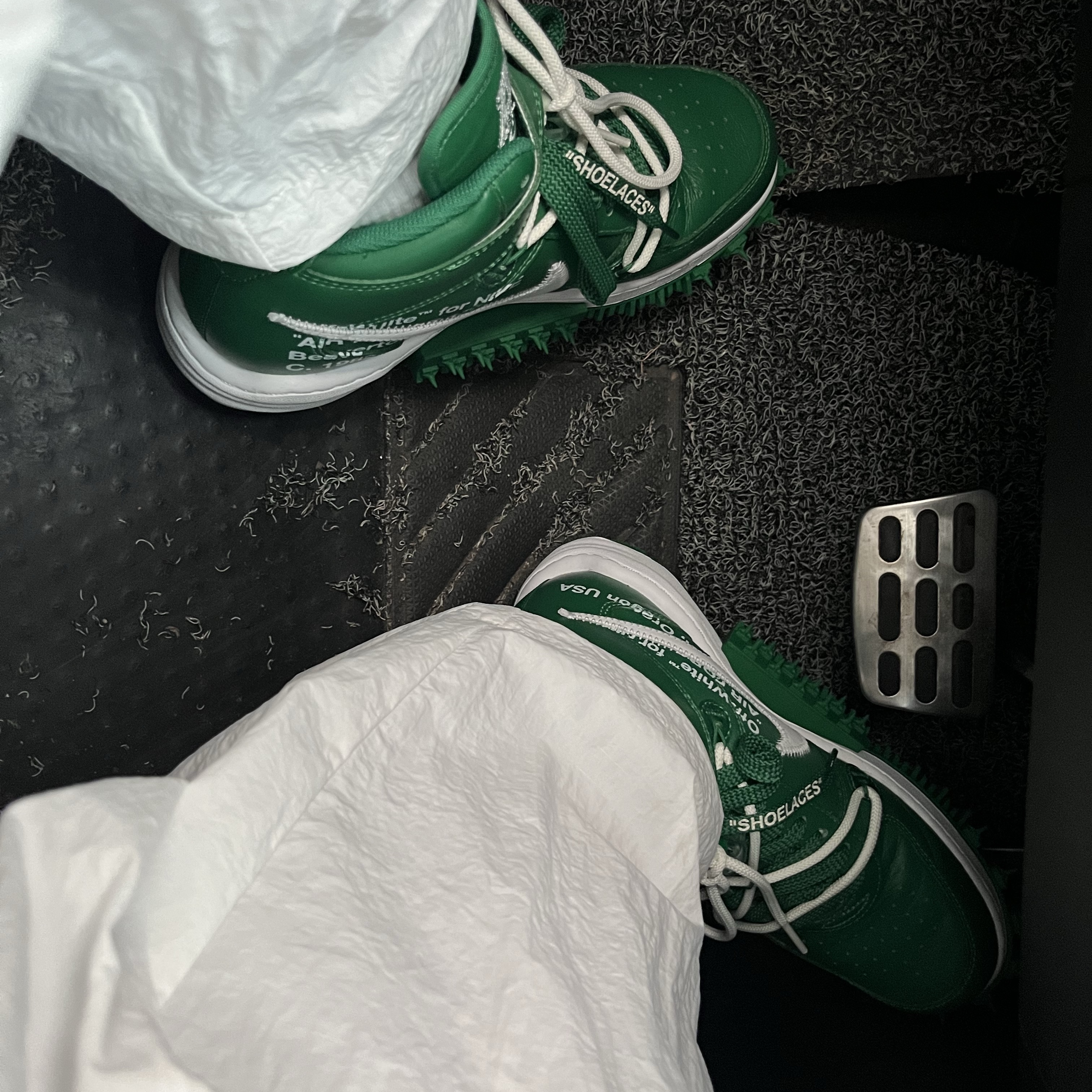 Nike x Off-White Air Force 1 Mid SP Leather Pine Green 착용 스타일