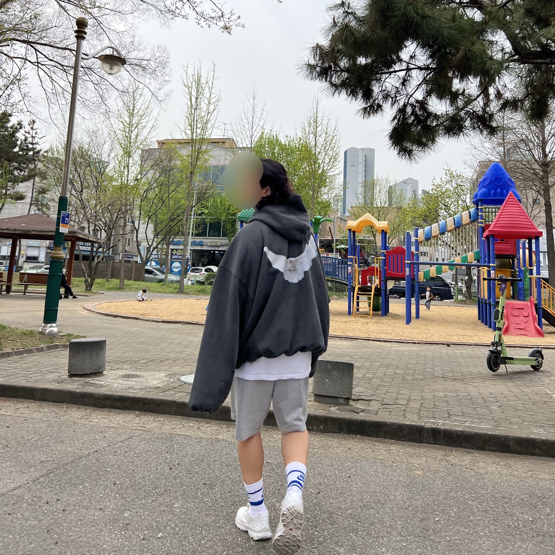 Yeezy Gap Engineered By Balenciaga Dove Hoodie Black, Salomon XT-6 ADV White 착용 스타일 - 3