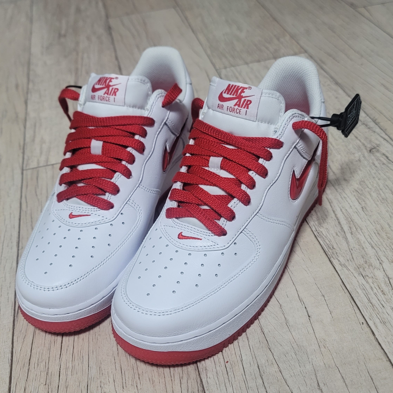 Nike Air Force 1 Low Color of The Month White Red 착용 스타일