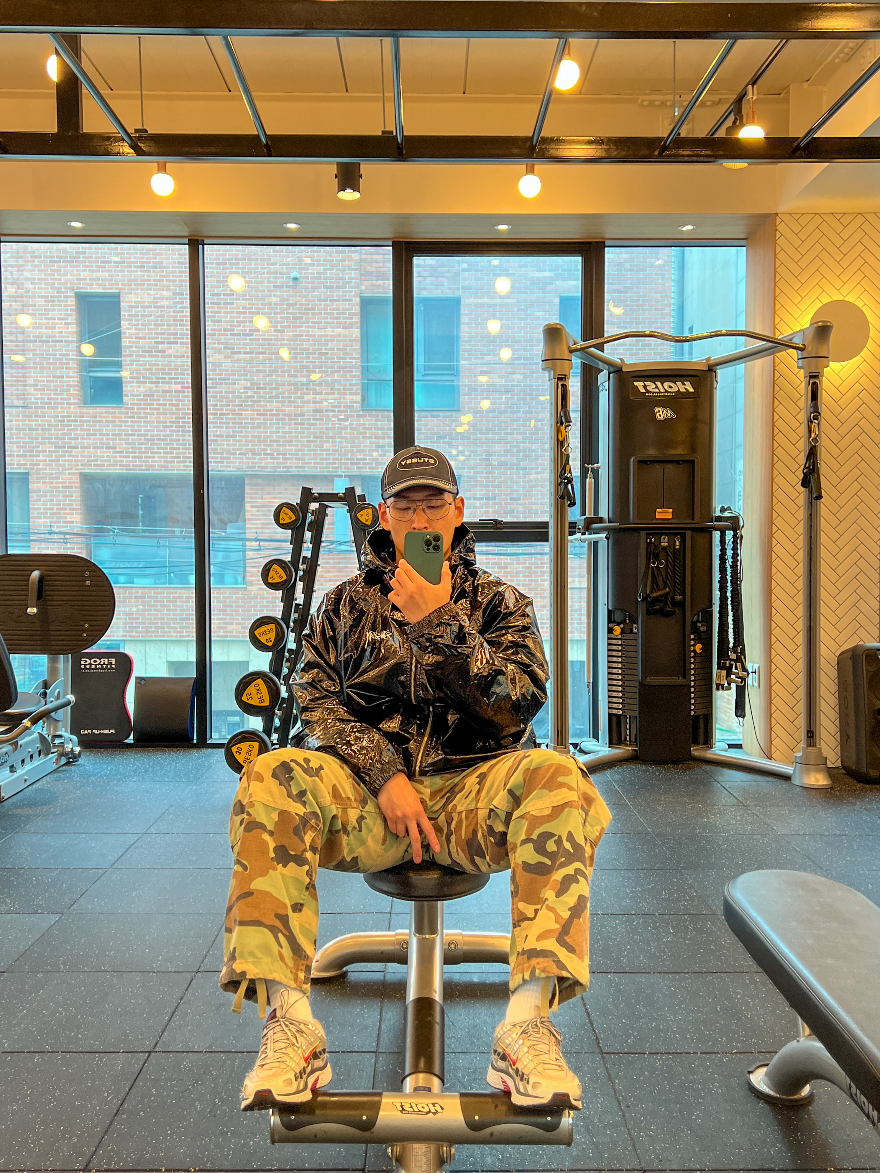 Stussy Surplus Cargo Pants Camo, Stussy Beach Shell Coated Ripstop Black 착용 스타일 - 1