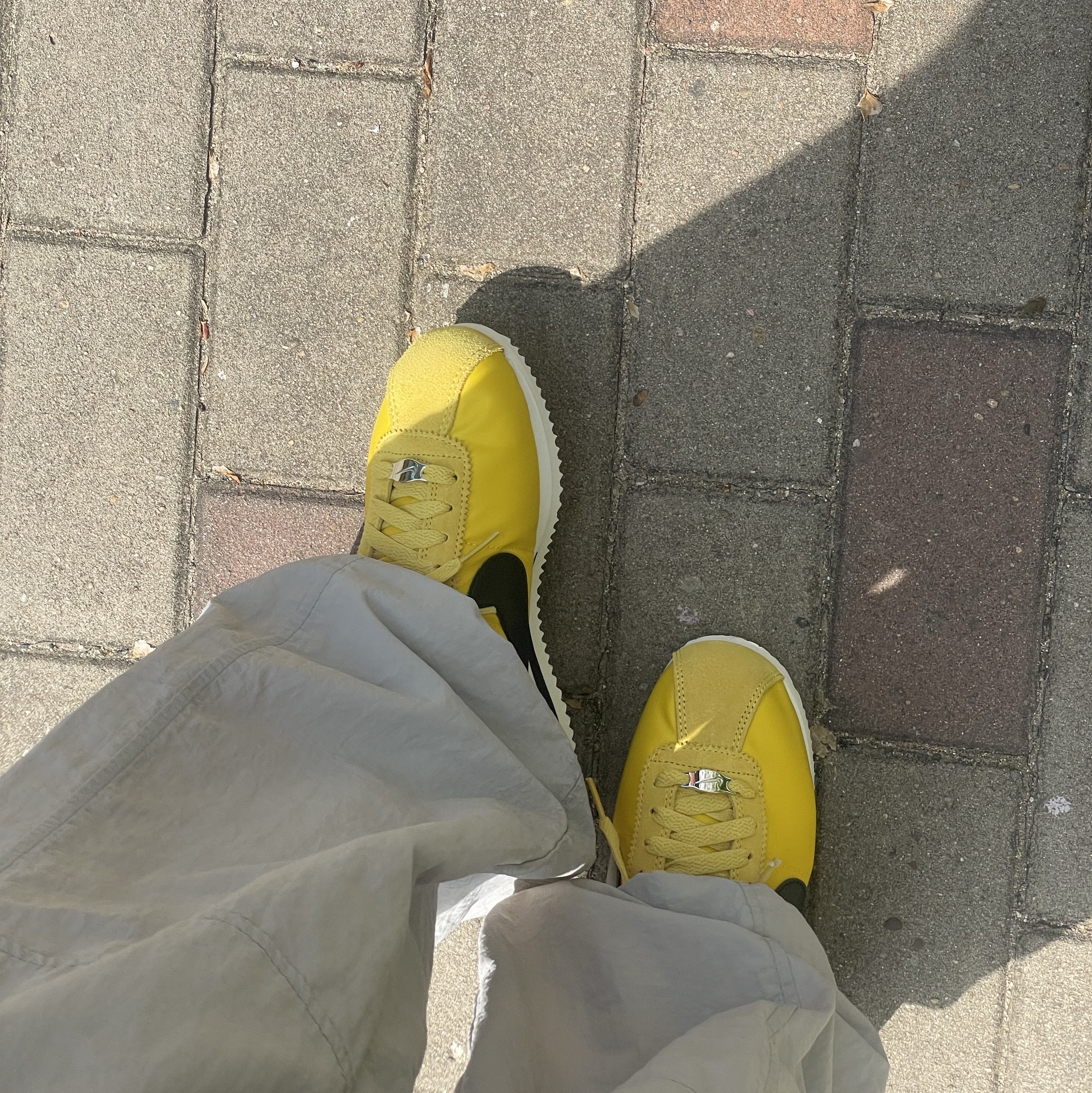(W) Nike Cortez Vivid Sulfur 착용 스타일 - 3
