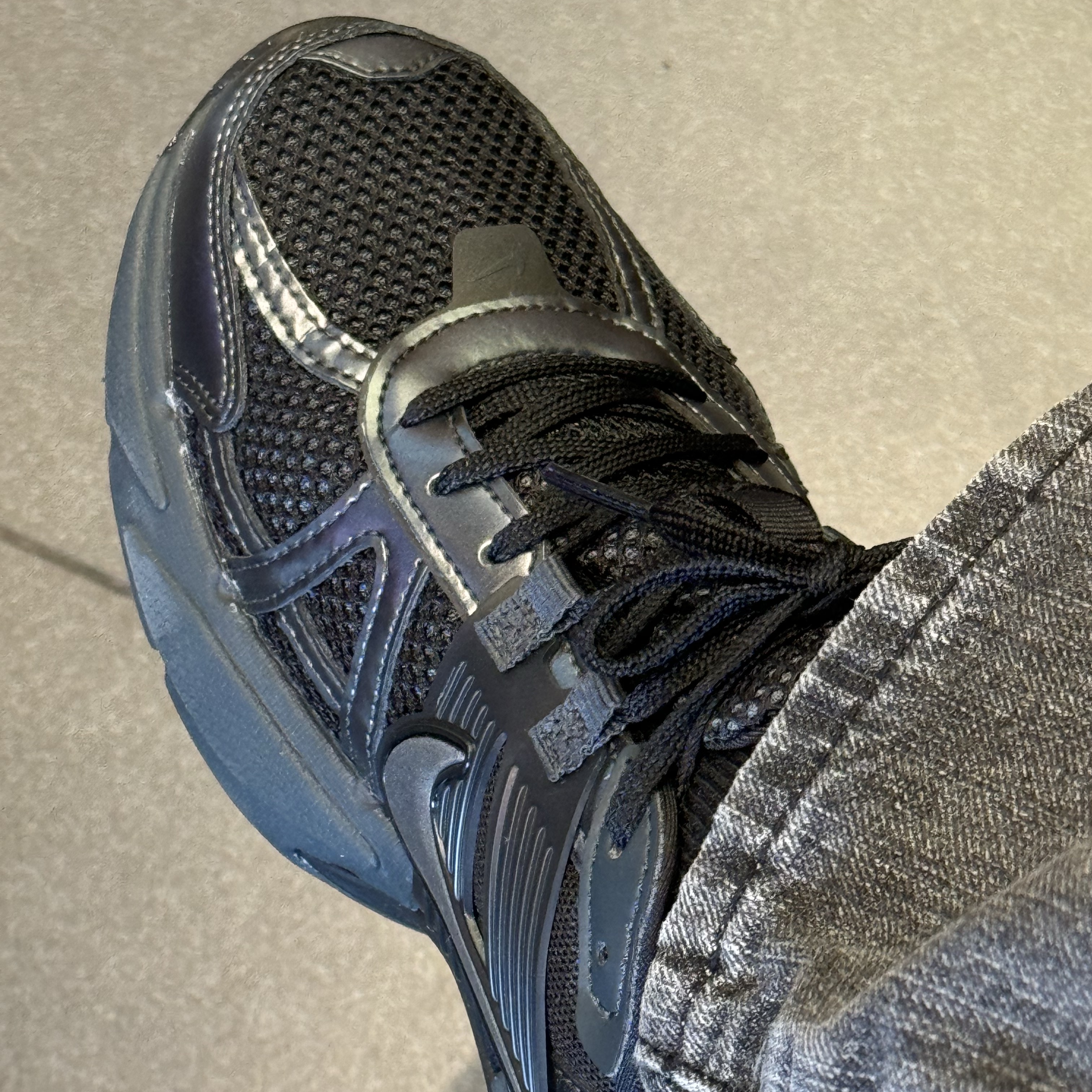 Nike V2K Run Black Anthracite 착용 스타일