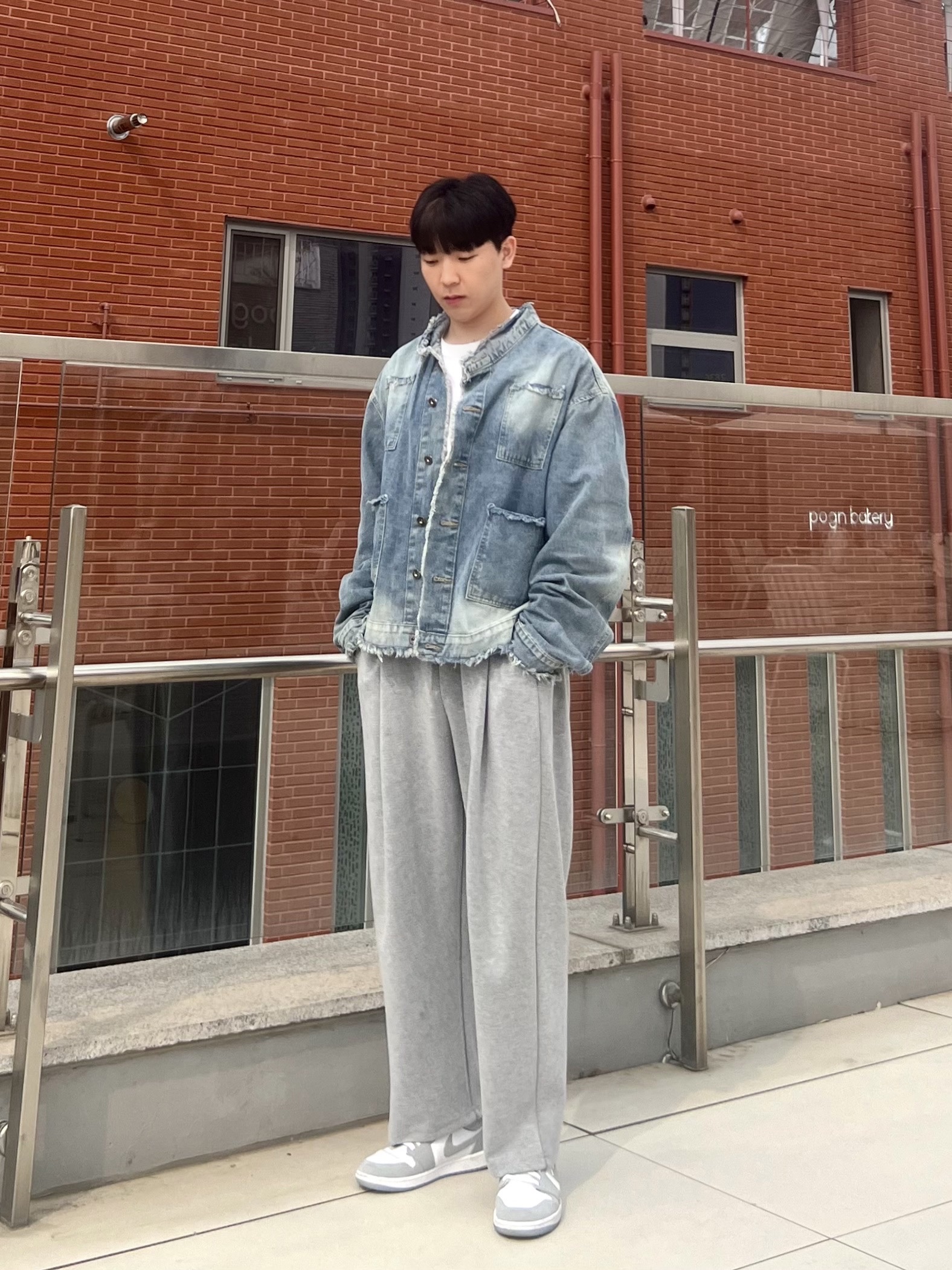 (W) Jordan 1 Low White Wolf Grey 착용 스타일 - 1