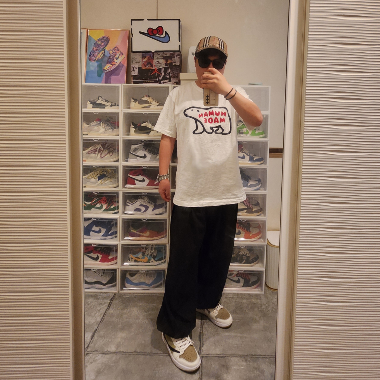 Jordan 1 x Travis Scott Retro Low Golf NRG Neutral Olive, Human Made Graphic T-Shirt #10 Black 착용 스타일