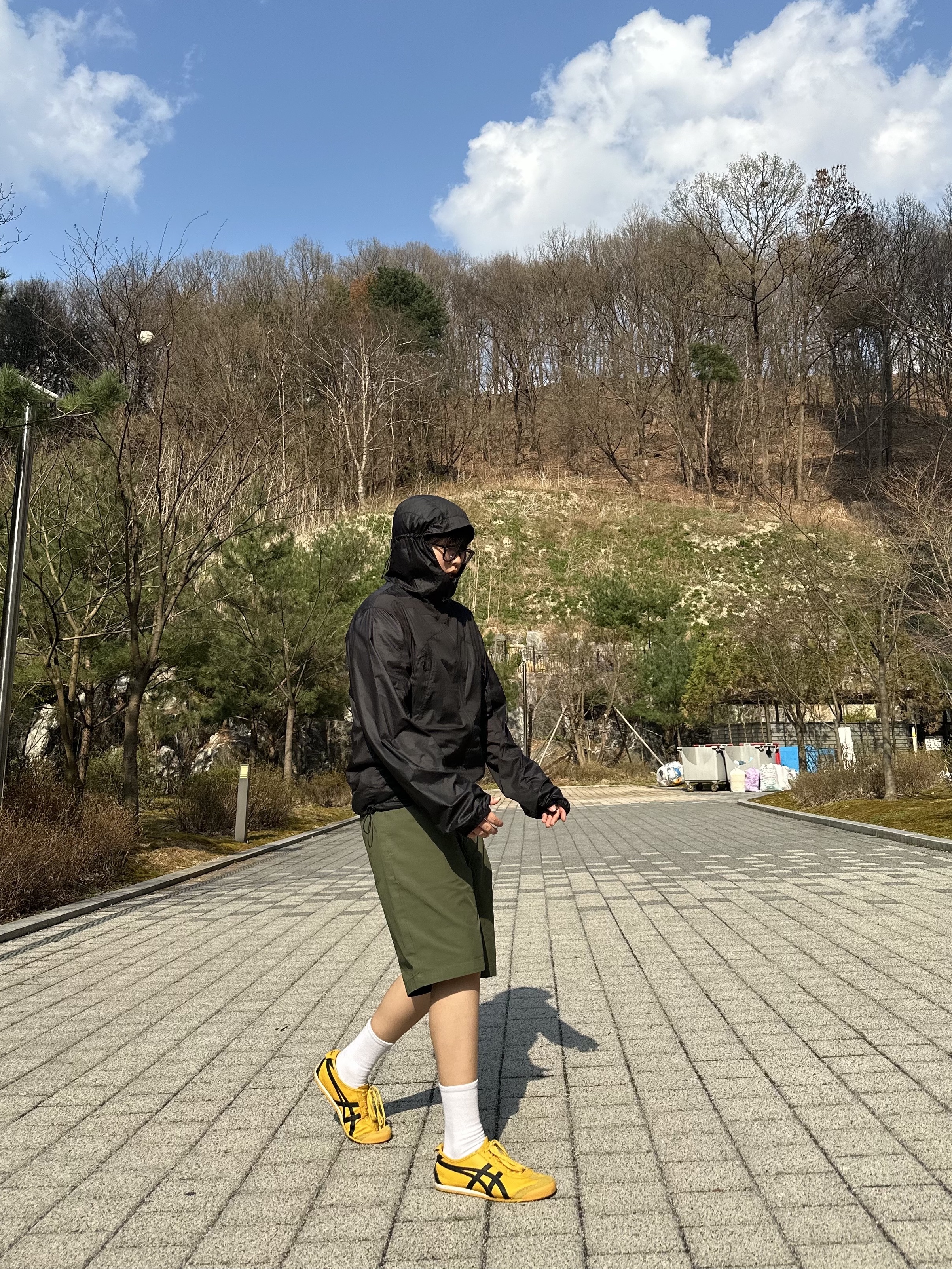 Onitsuka Tiger Mexico 66 Yellow Black, Sansan Gear Sprinter Jacket Black - 23FW 착용 스타일 - 2