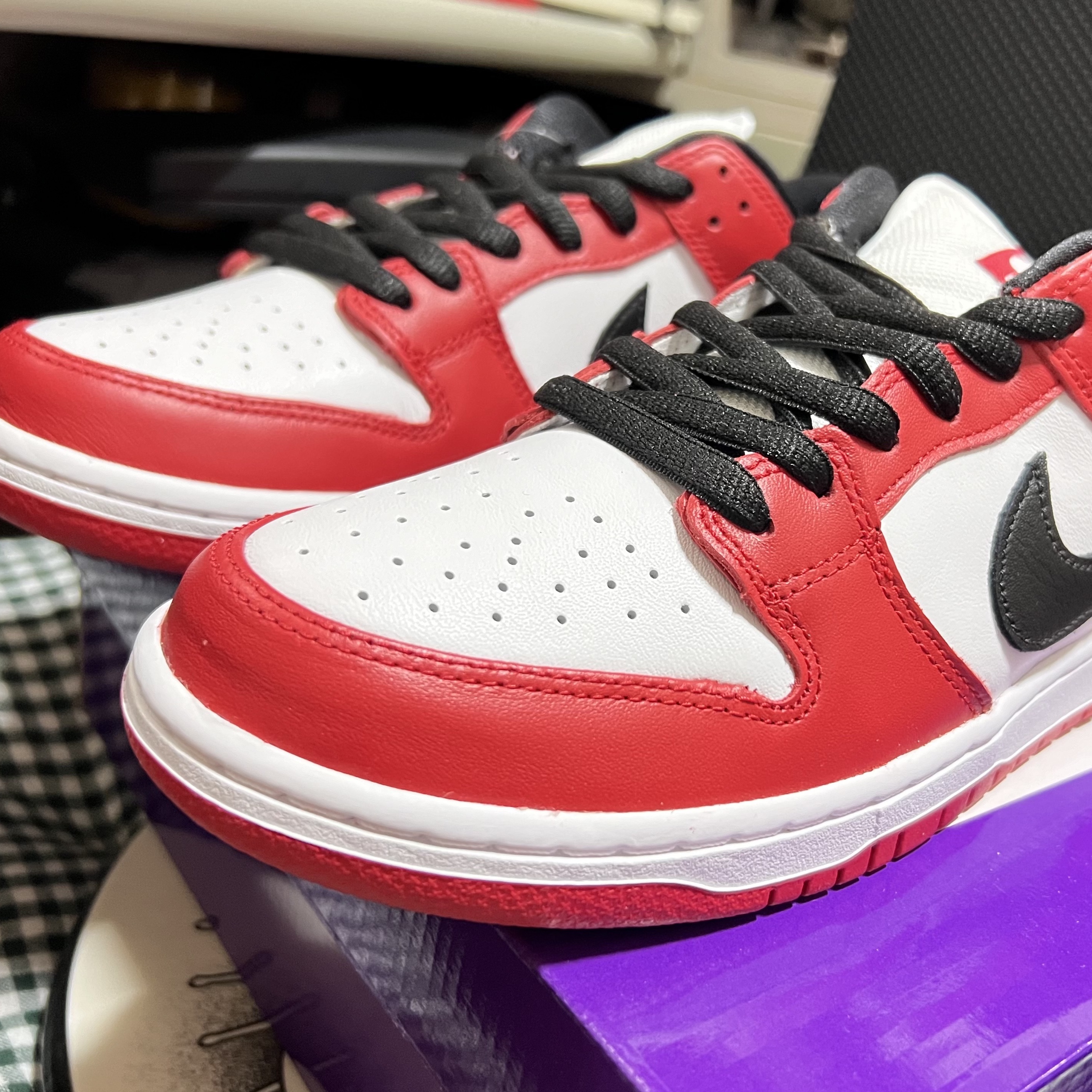 Nike SB Dunk Low Pro Chicago 착용 스타일 - 2