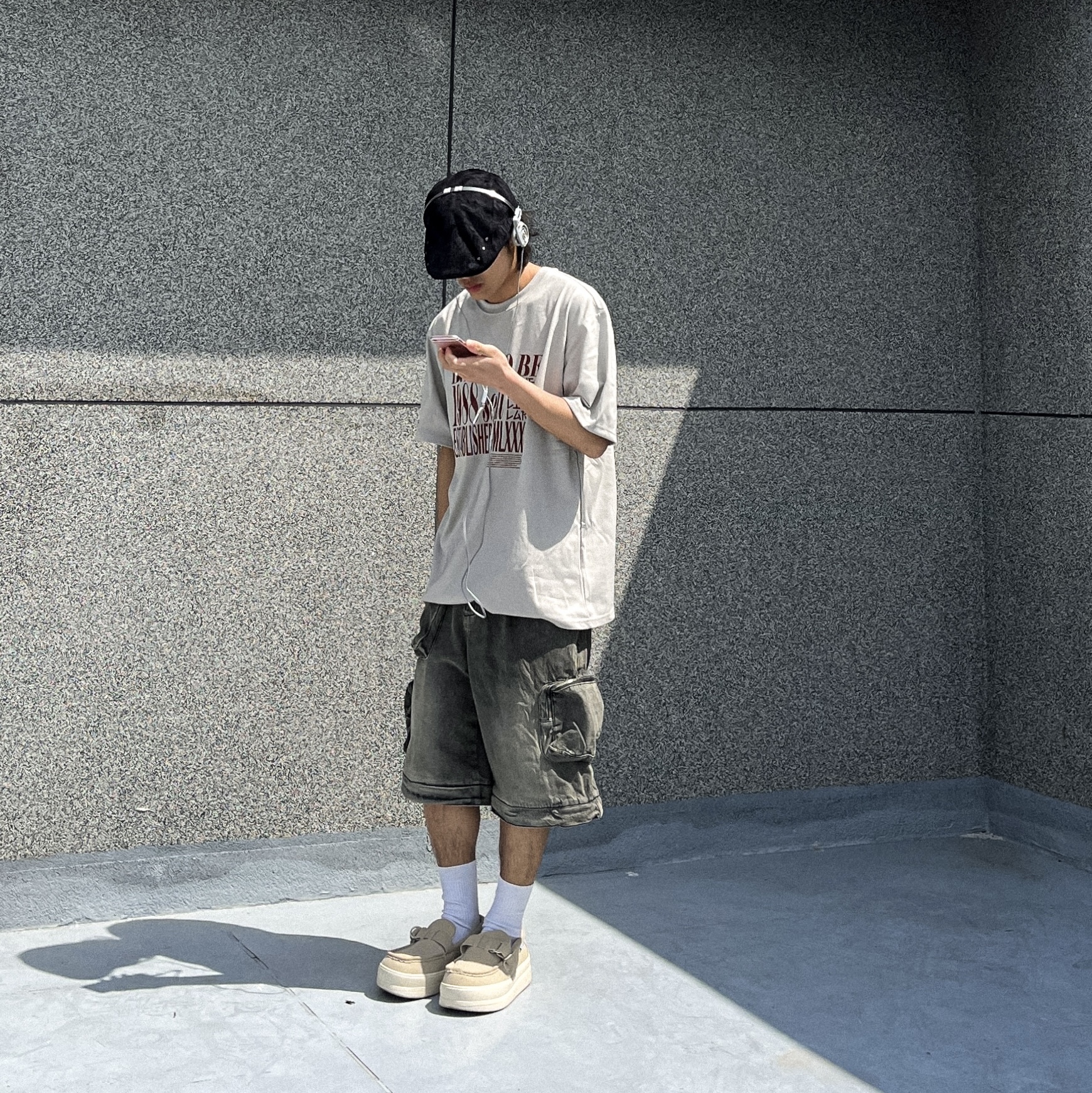 Supreme x Koss Portapro Headphones Silver - 23FW 착용 스타일 - 2