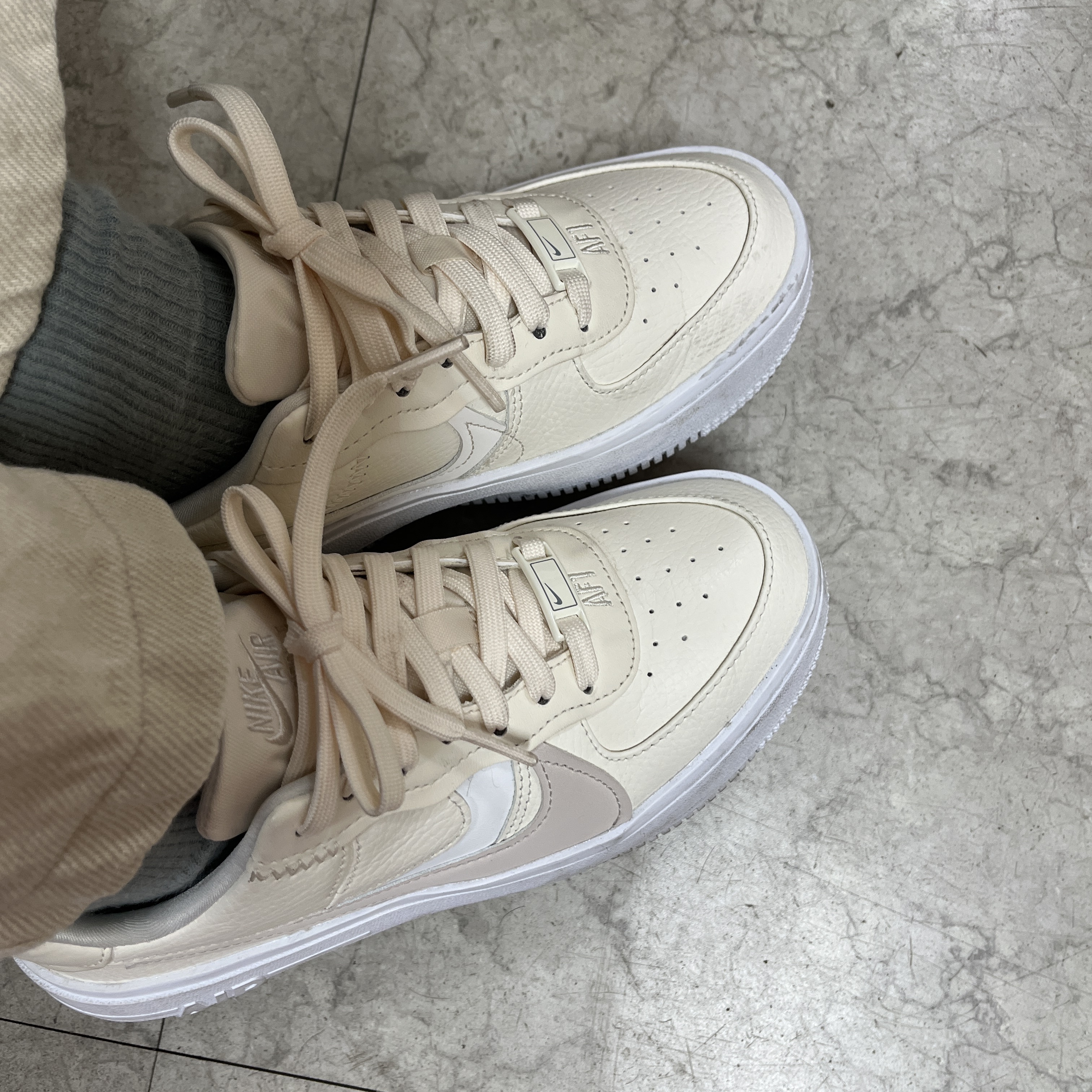 (W) Nike Air Force 1 PLT.AF.ORM Pale Ivory Summit White 착용 스타일