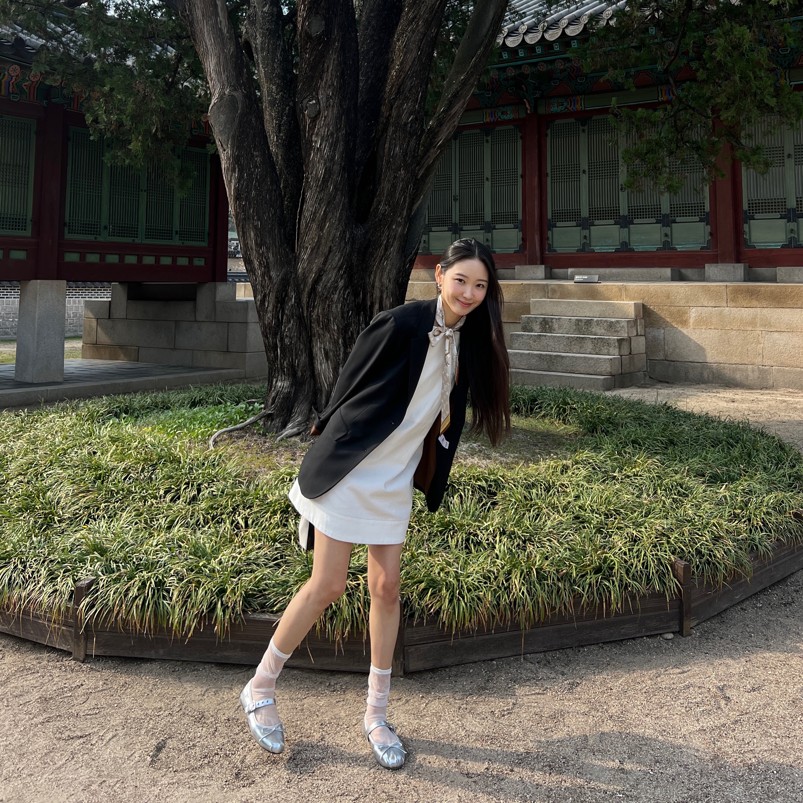 (W) Louis Vuitton Ultimate Monogram Bandeau Beige Clair 착용 스타일