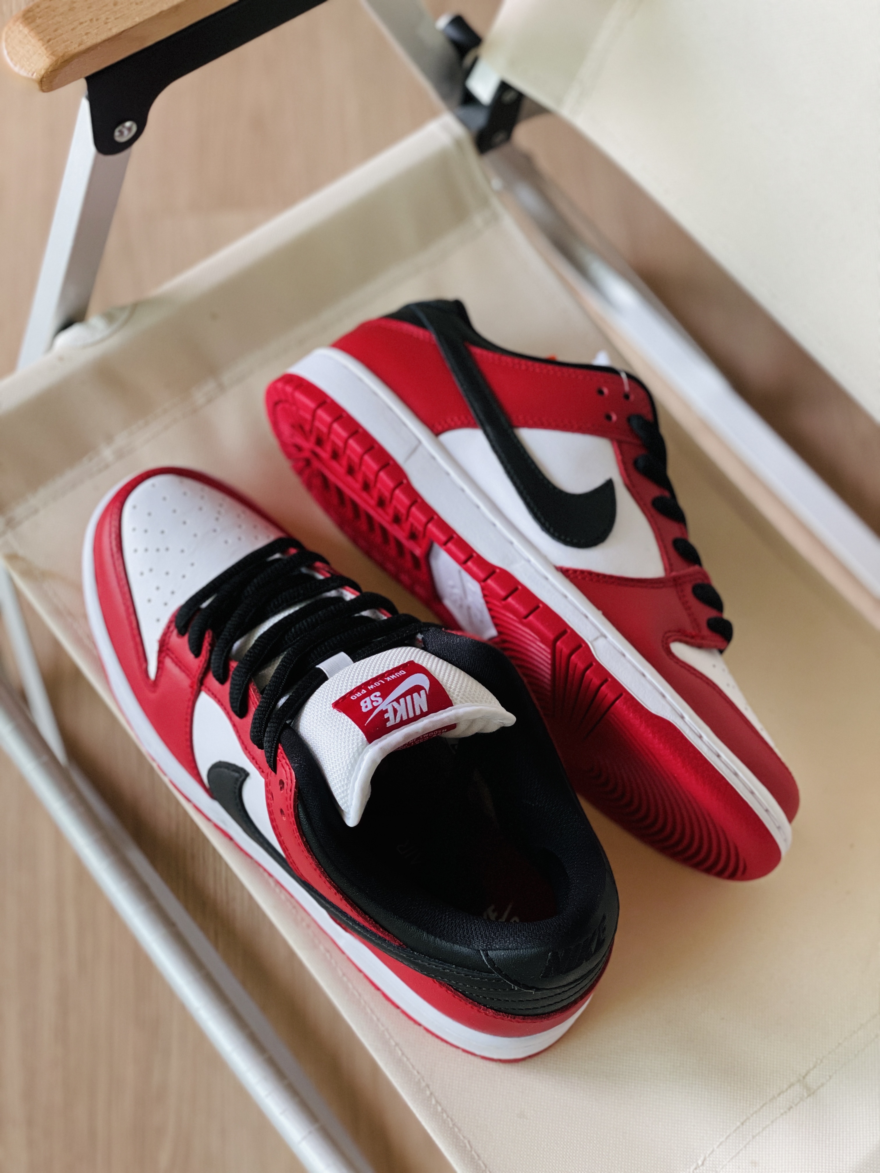 Nike SB Dunk Low Pro Chicago 착용 스타일 - 1