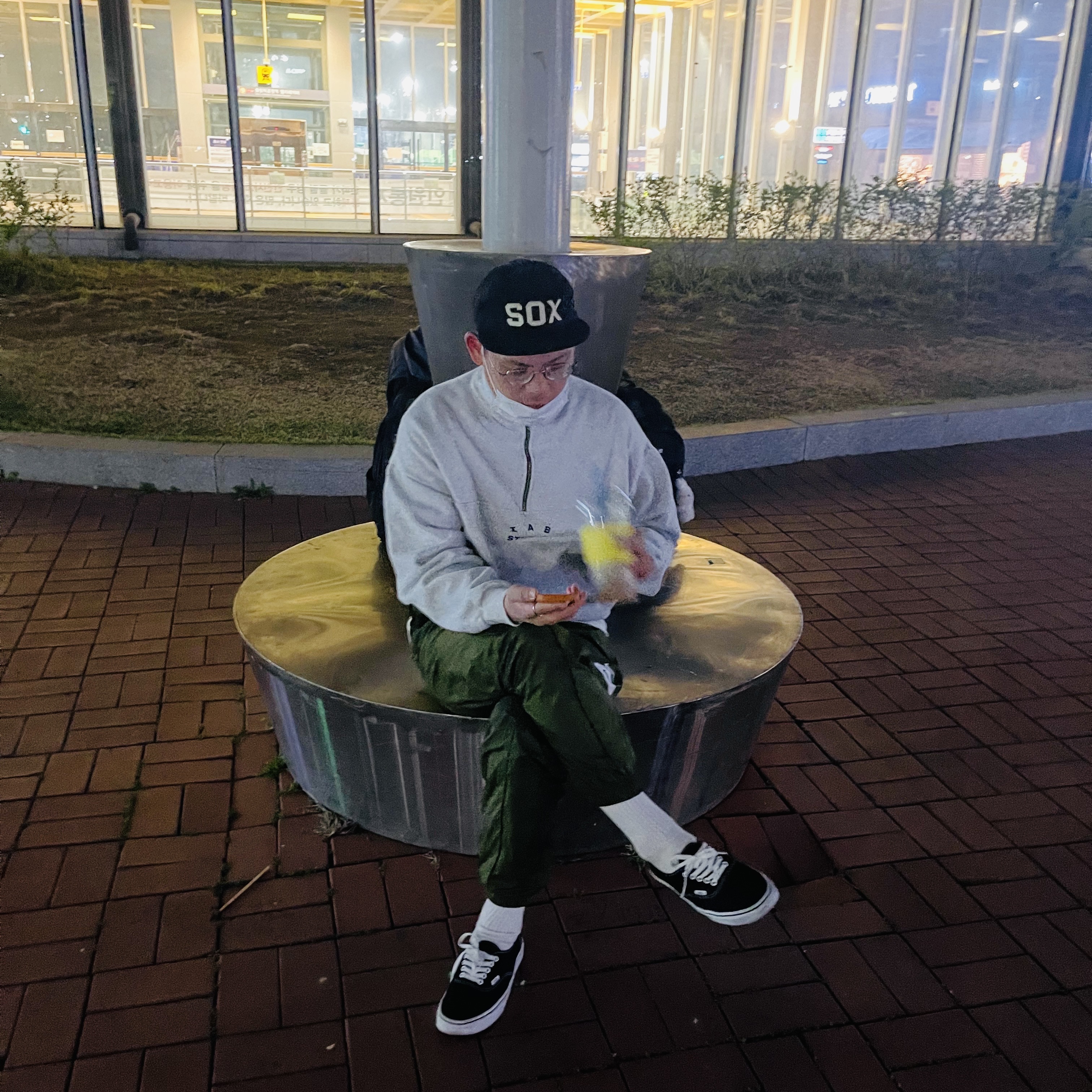 IAB Studio Half Zip Pullover Light Gray, Vans Authentic Black White 착용 스타일