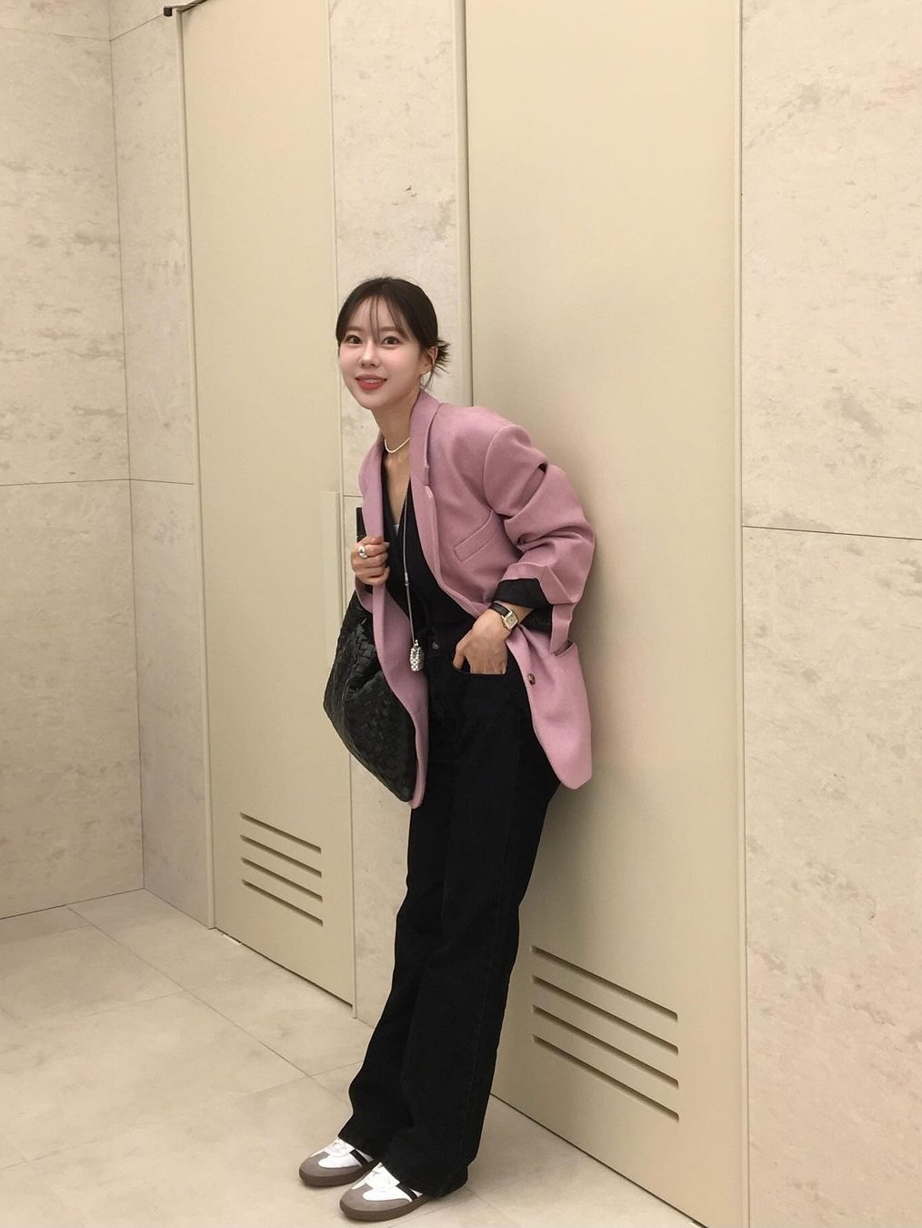 (W) COS Oversized Wool Blazer Light Pink, (W) Prada Cashmere Crewneck Sweater Pink 착용 스타일 - 2