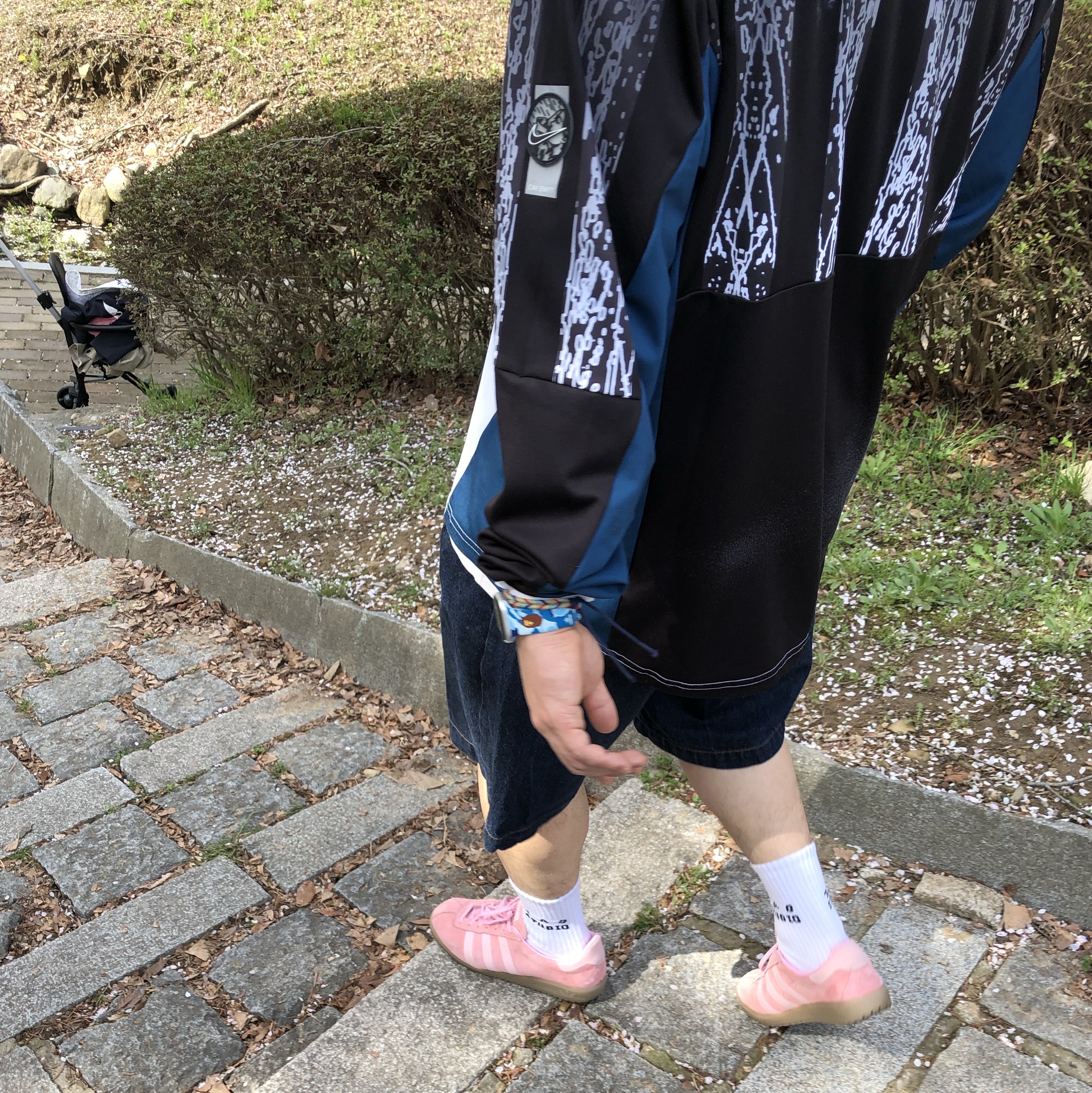 Nike x Cav Empt Long Sleeve Graphic Shirt Jersey, Adidas Bermuda Glow Pink 착용 스타일
