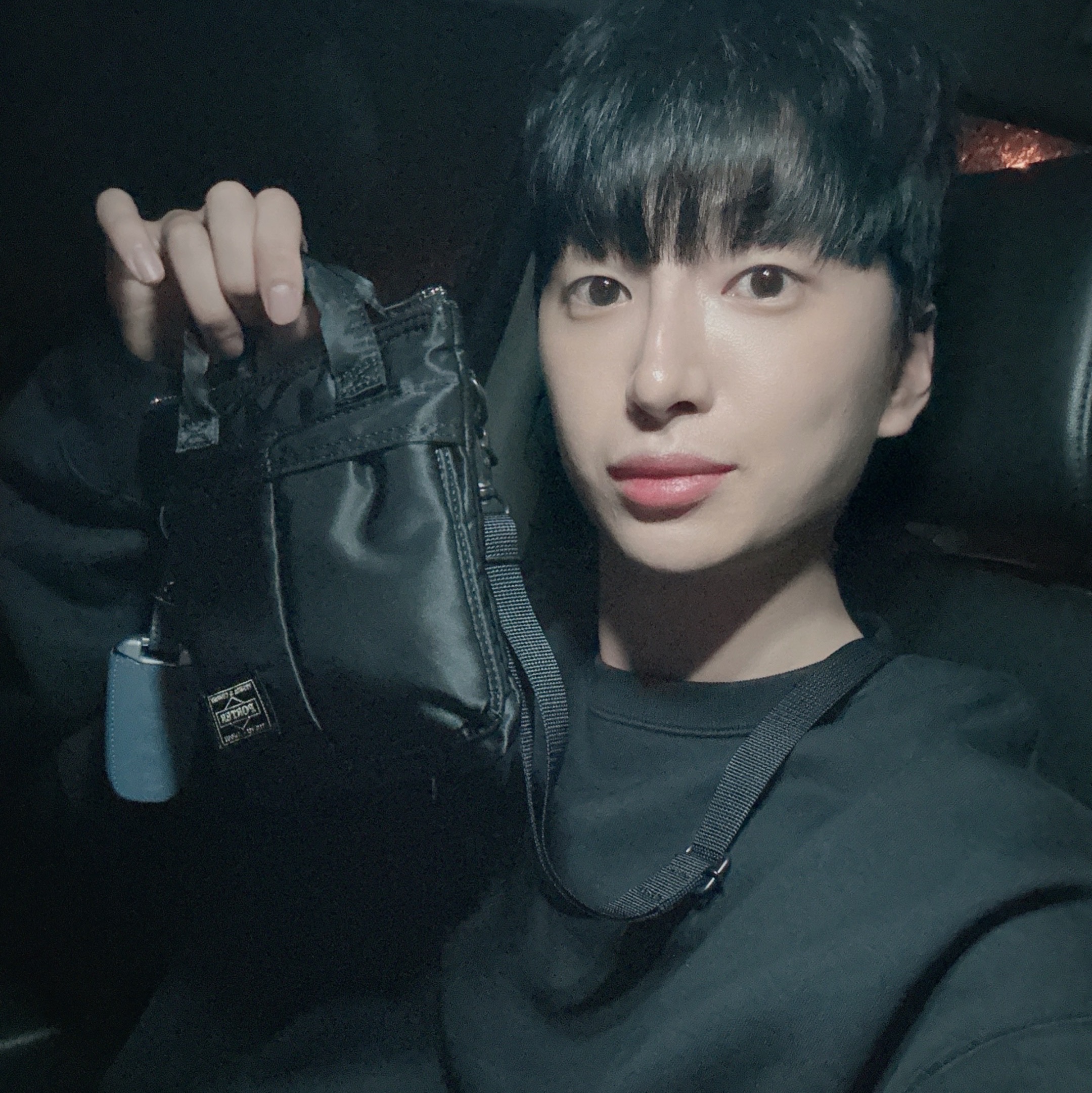 Porter Howl Helmet Bag Mini Navy 착용 스타일