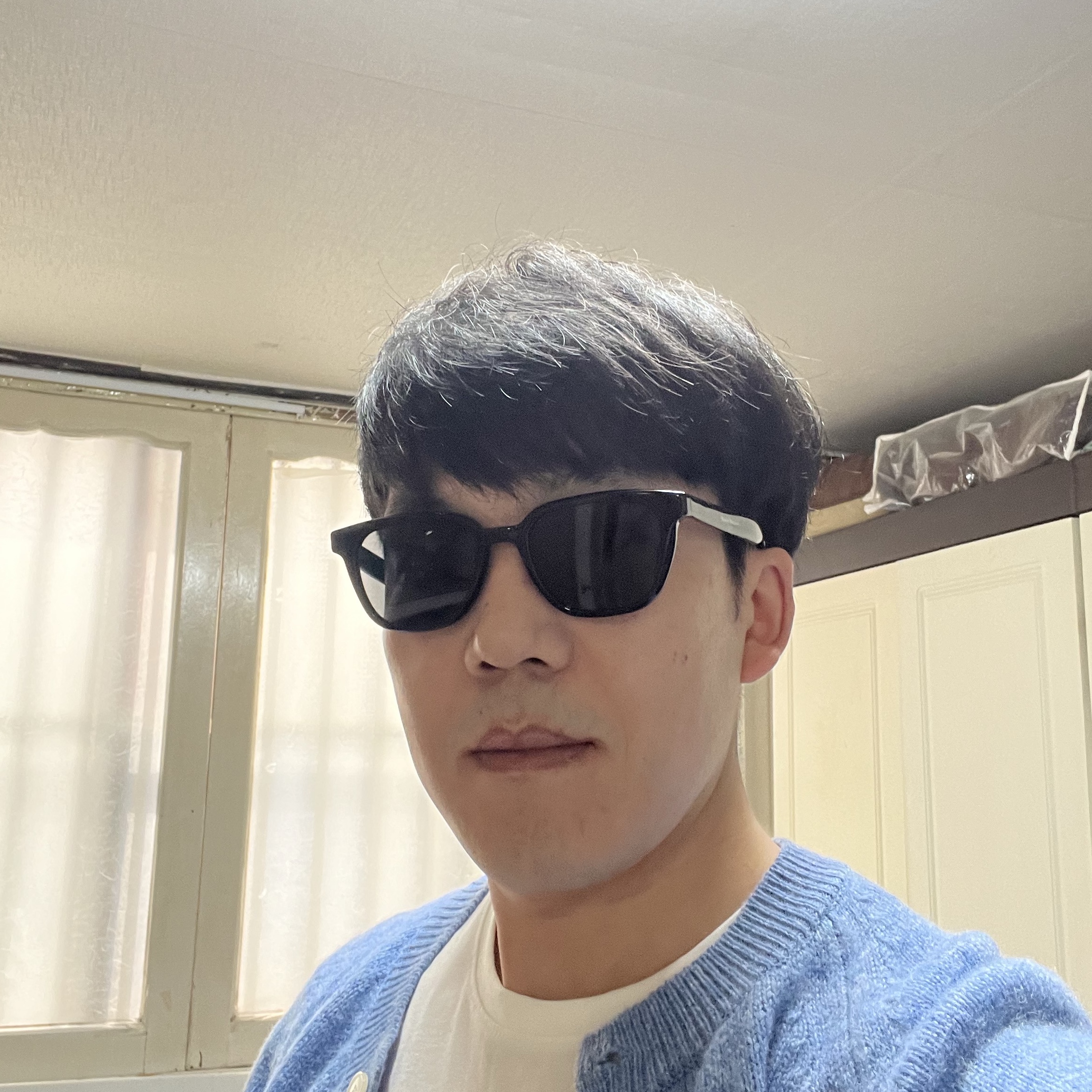 Gentle Monster x Maison Margiela MM007 Black Black 착용 스타일