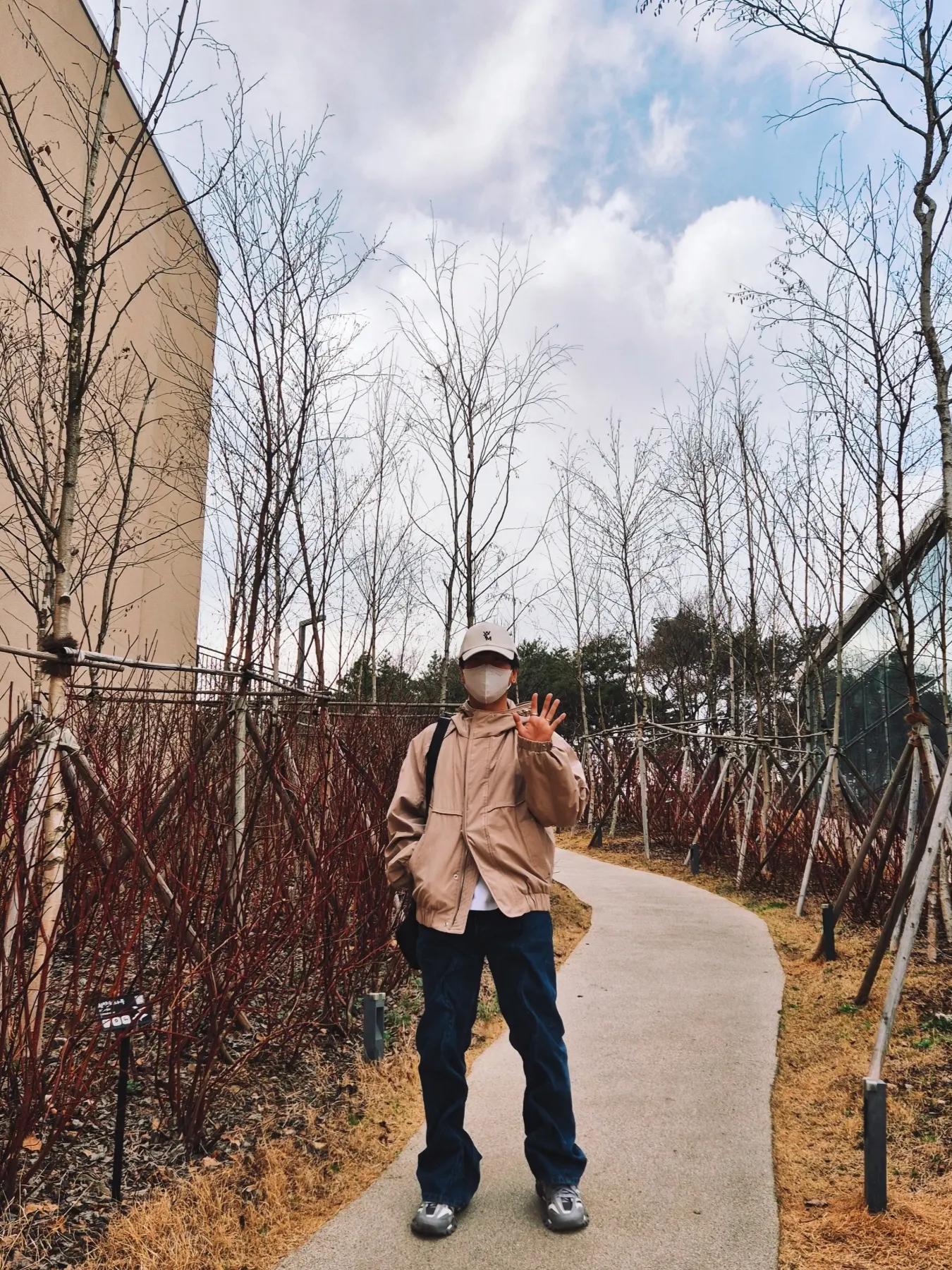 Wooyoungmi Logo Ball Cap Ivory - 23FW, Balenciaga Track Sneakers Grey White 2019 착용 스타일 - 3
