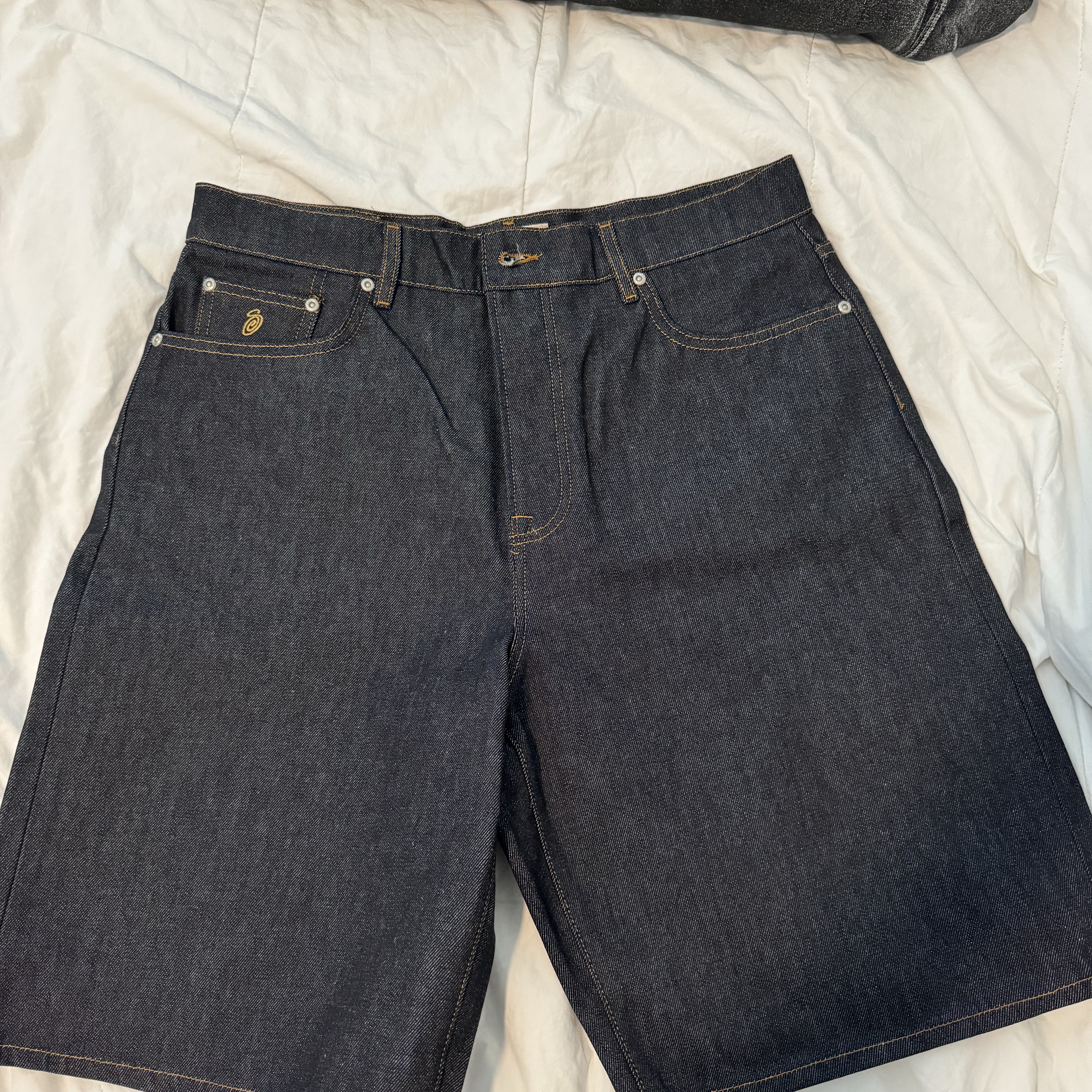 Stussy Denim Big OL' Shorts Raw, Supreme x MM6 Maison Margiela Foil Box Logo Hooded Sweatshirt Black - 24SS 착용 스타일 - 4