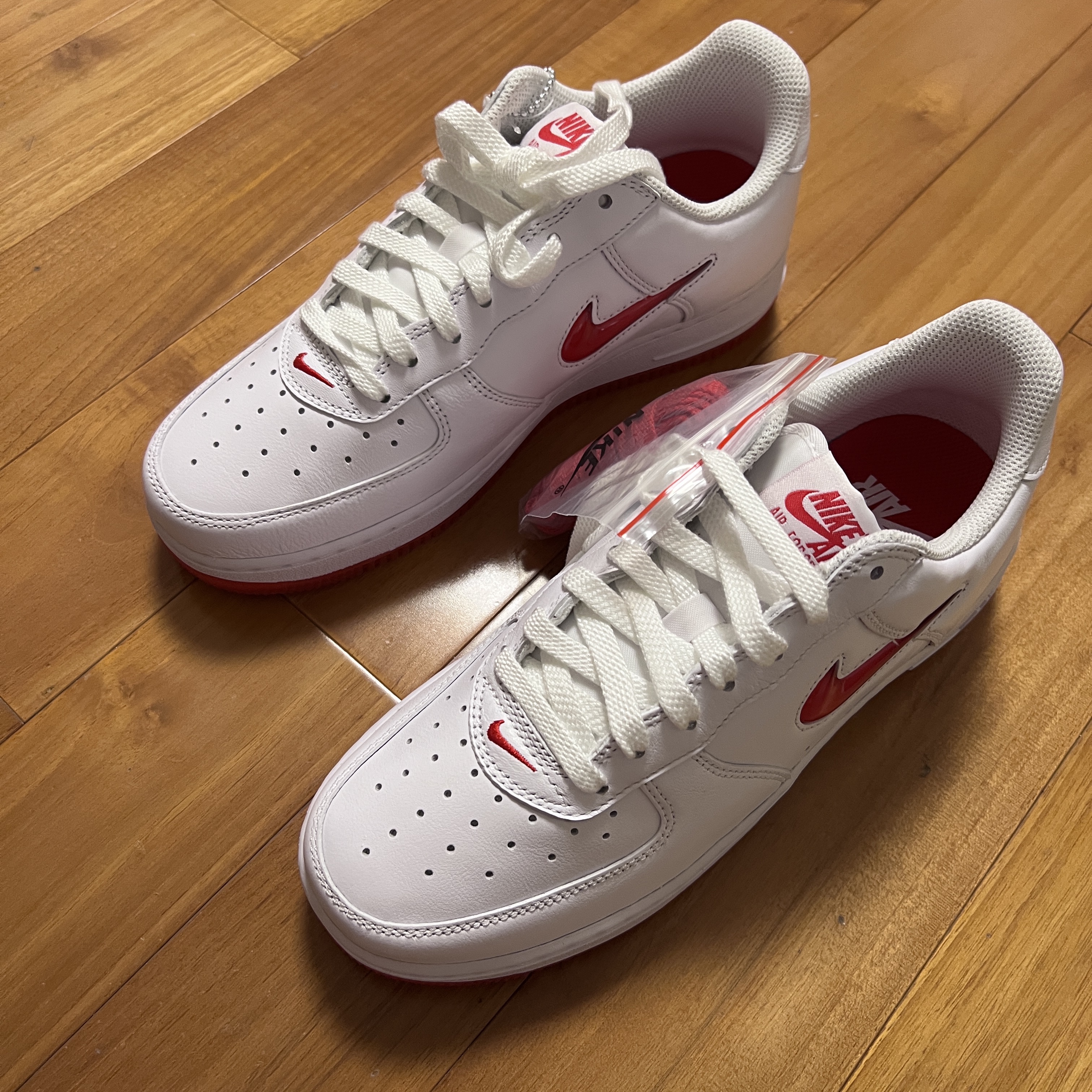 Nike Air Force 1 Low Color of The Month White Red 착용 스타일