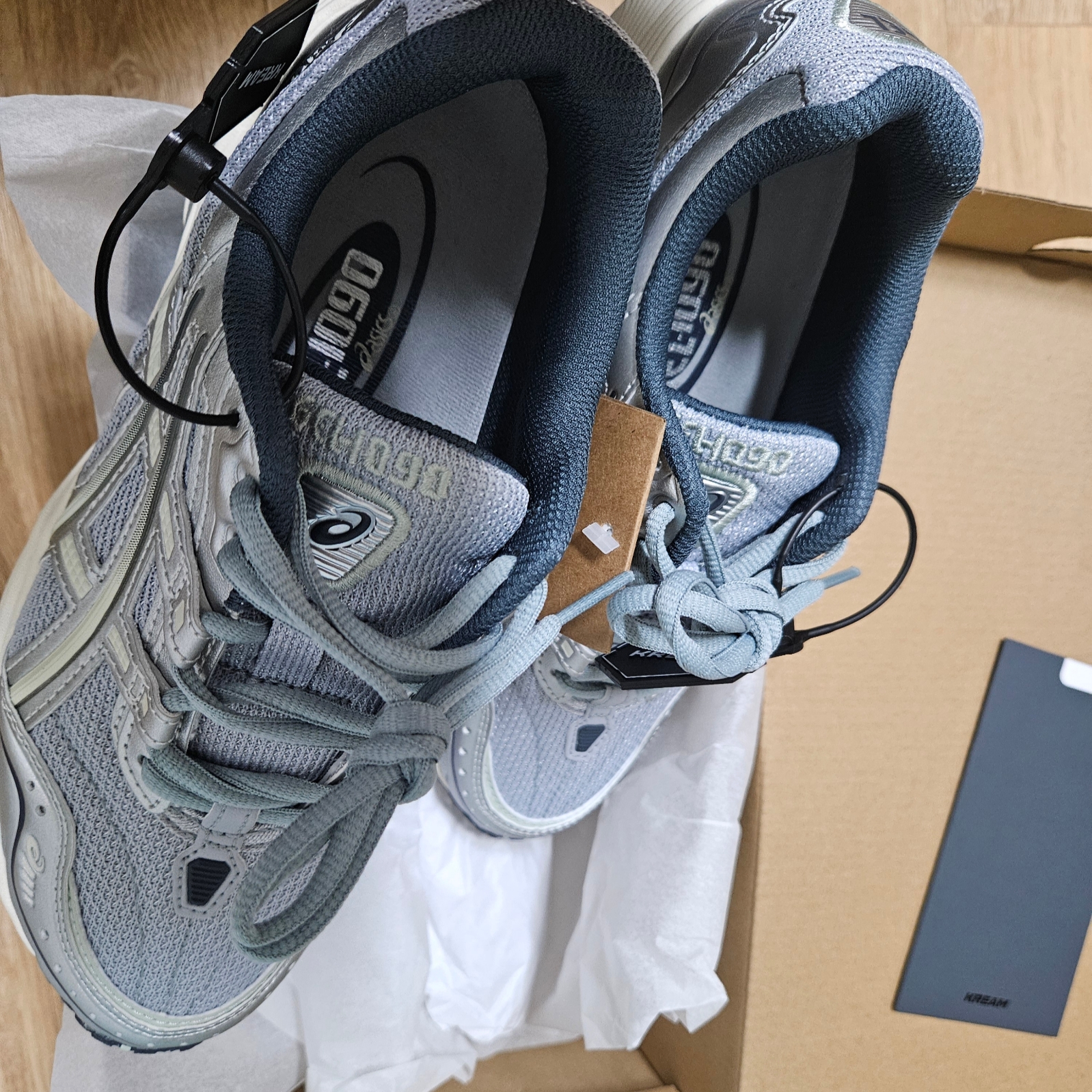 Asics Gel-1090 Piedmont Grey, Stussy Built Tough T-Shirt Pigment Dyed Natural 착용 스타일 - 2